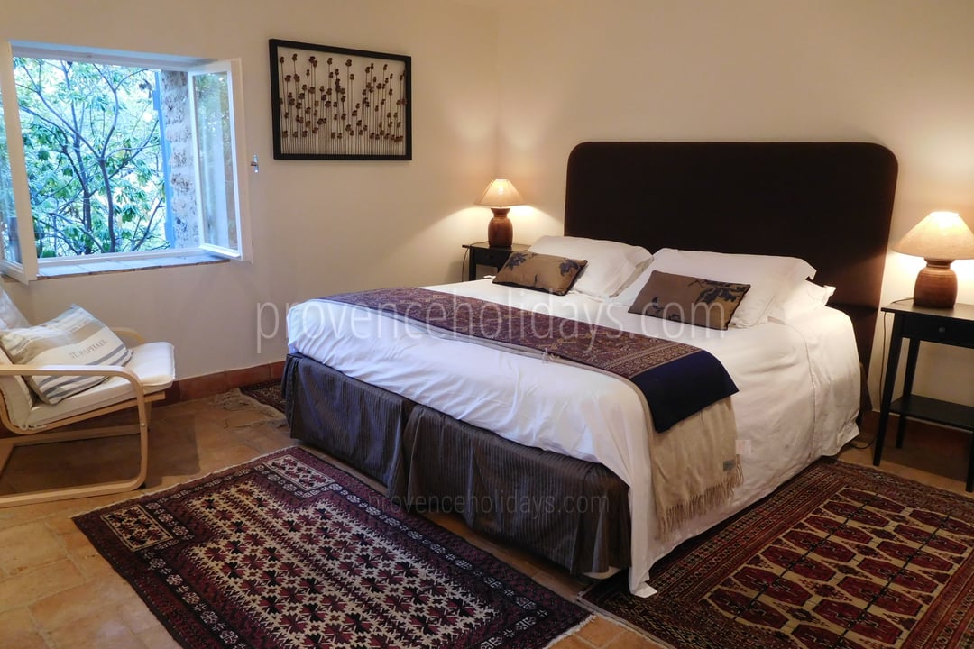 9 - Mas Lorgues: Villa: Bedroom