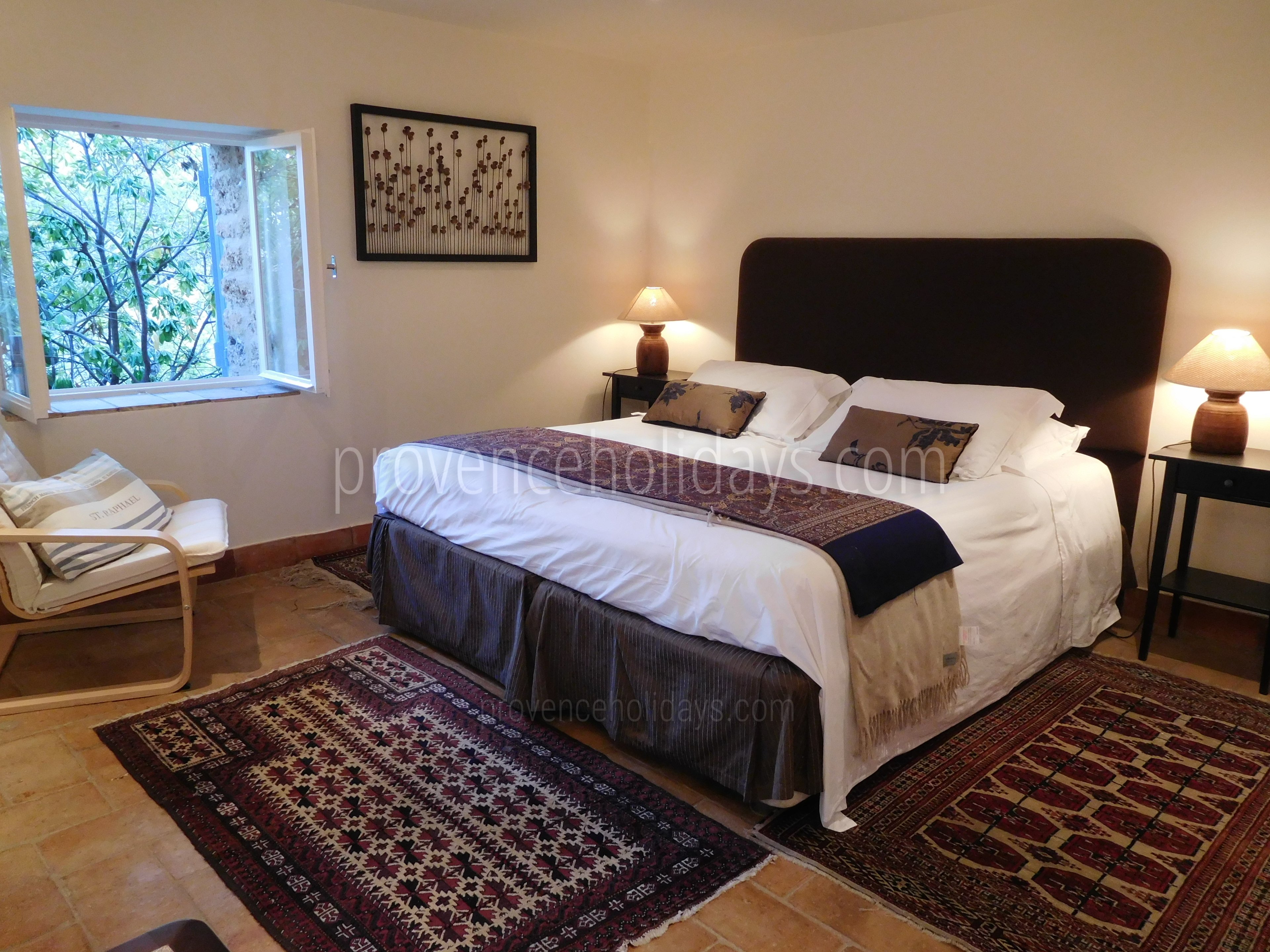 9 - Mas Lorgues: Villa: Bedroom
