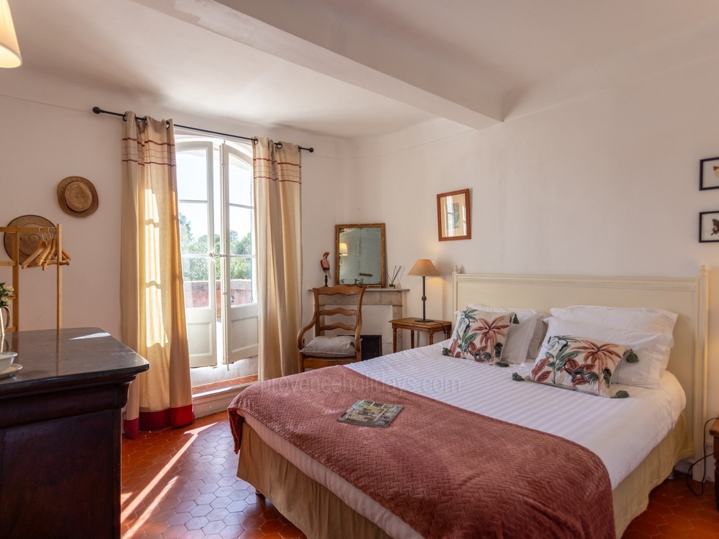 18 - Bastide Le Pradet: Villa: Interior