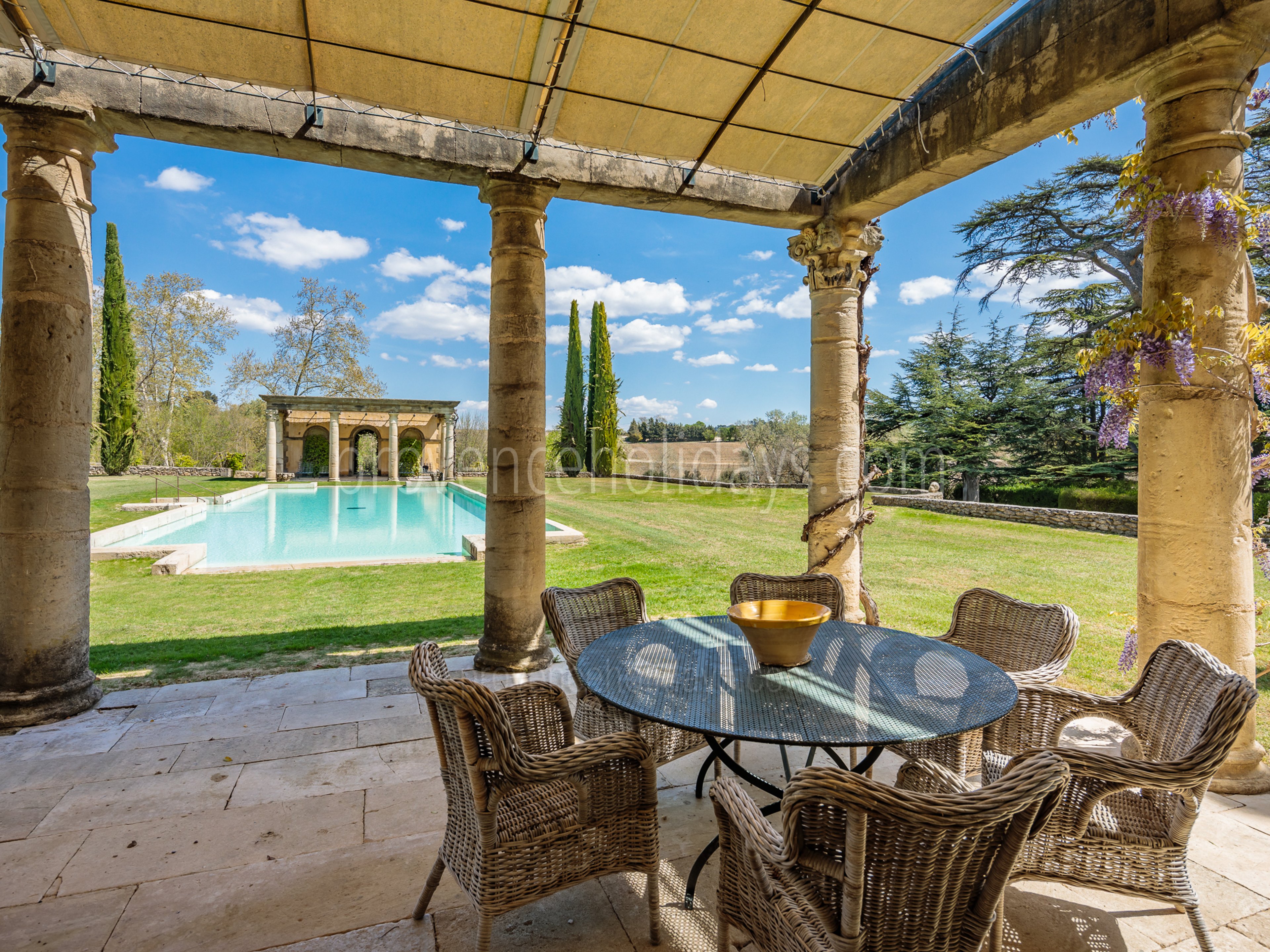 7 - Château de Luberon: Villa: Exterior
