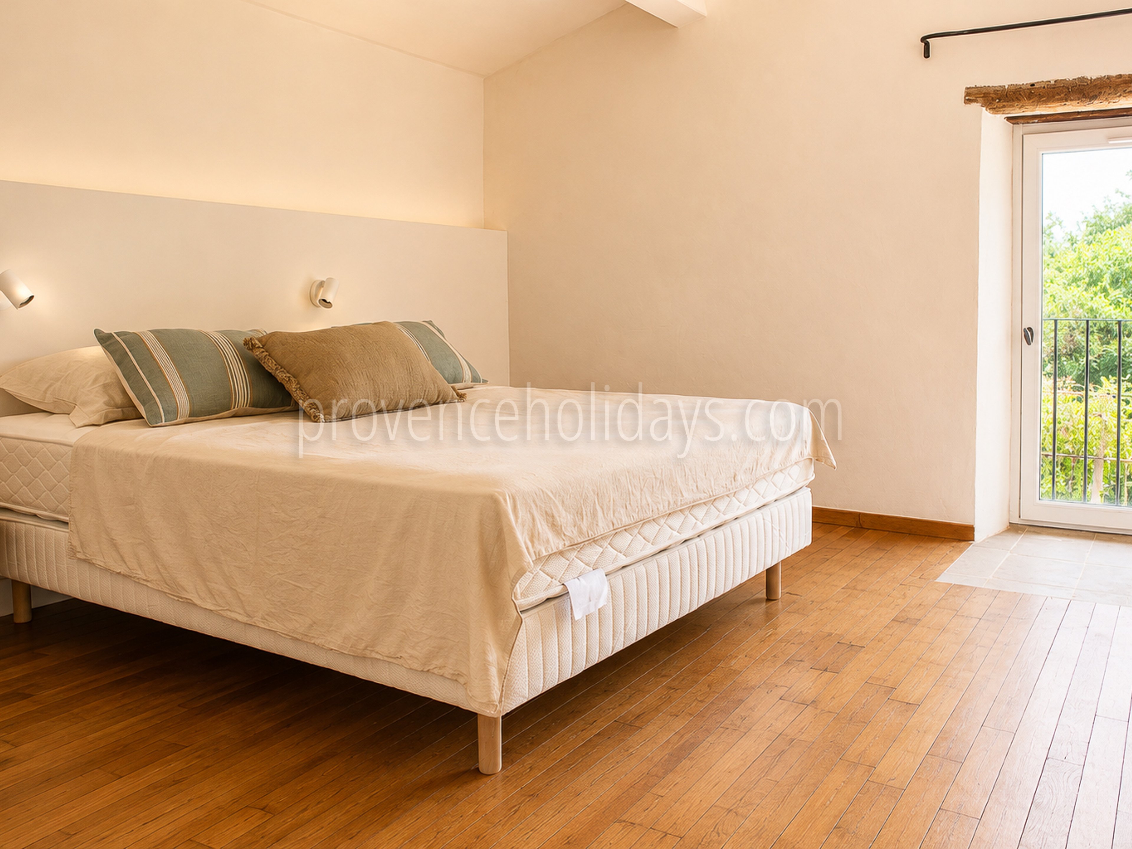 49 - Mas rénové à pied d\'Eygalières: Villa: Bedroom
