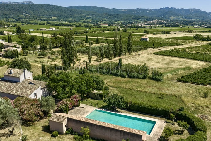 4 - Characterful mas in Vaison-la-Romaine: Villa: Exterior
