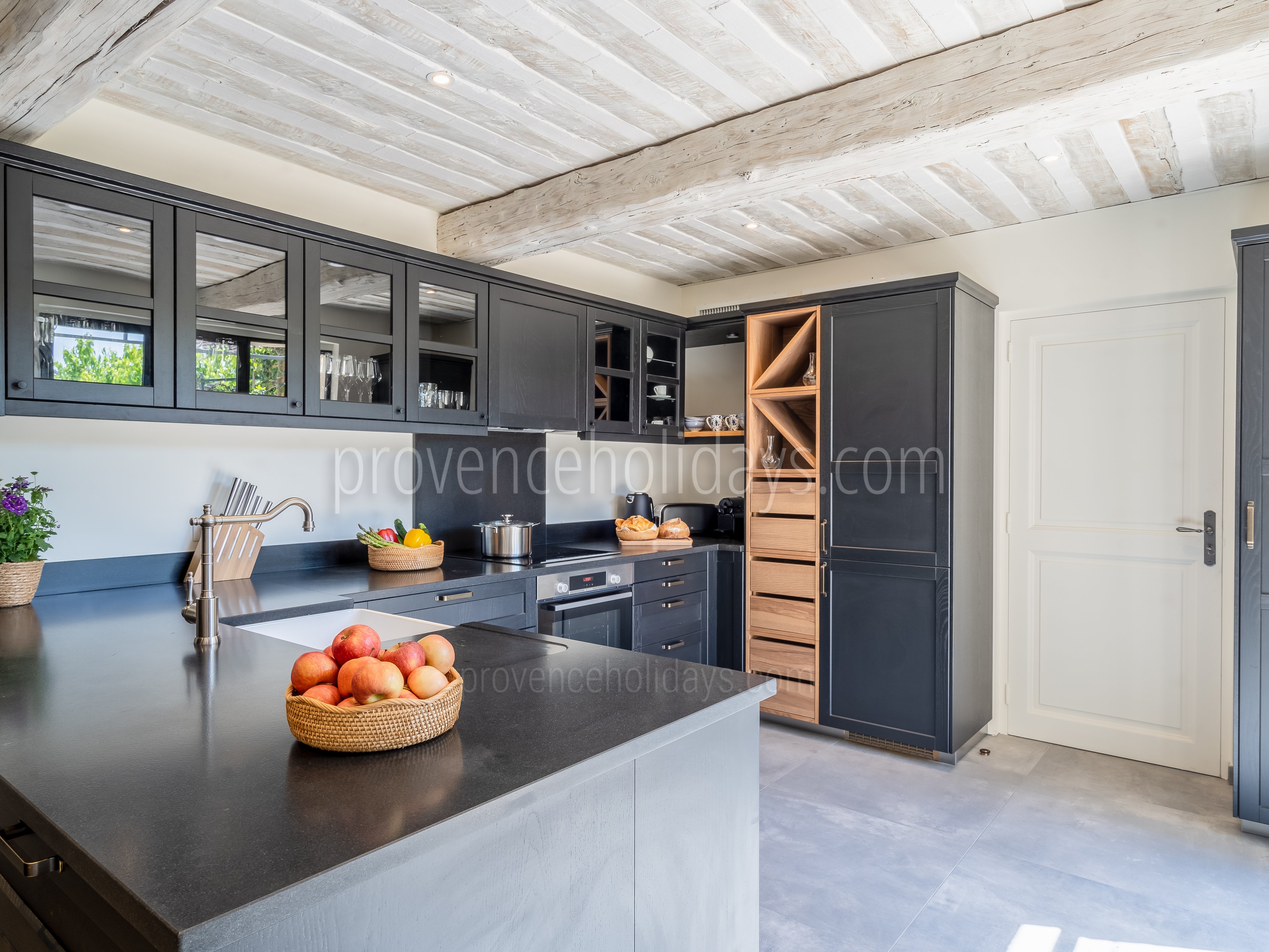 2 - Mas des Amandes: Villa: Interior