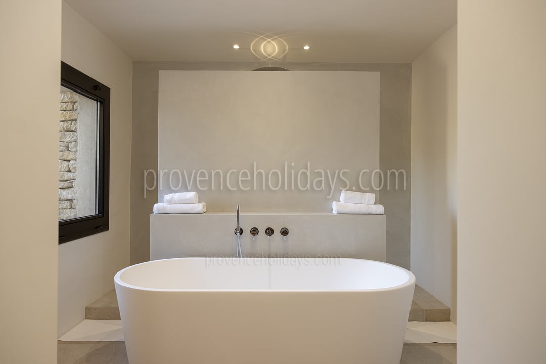 17 - Mas des Firmins: Villa: Bathroom