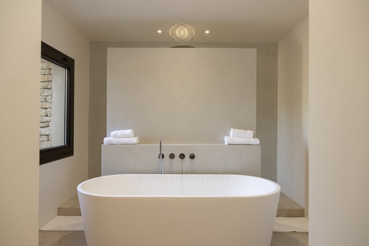 20 - Mas des Firmins: Villa: Bathroom