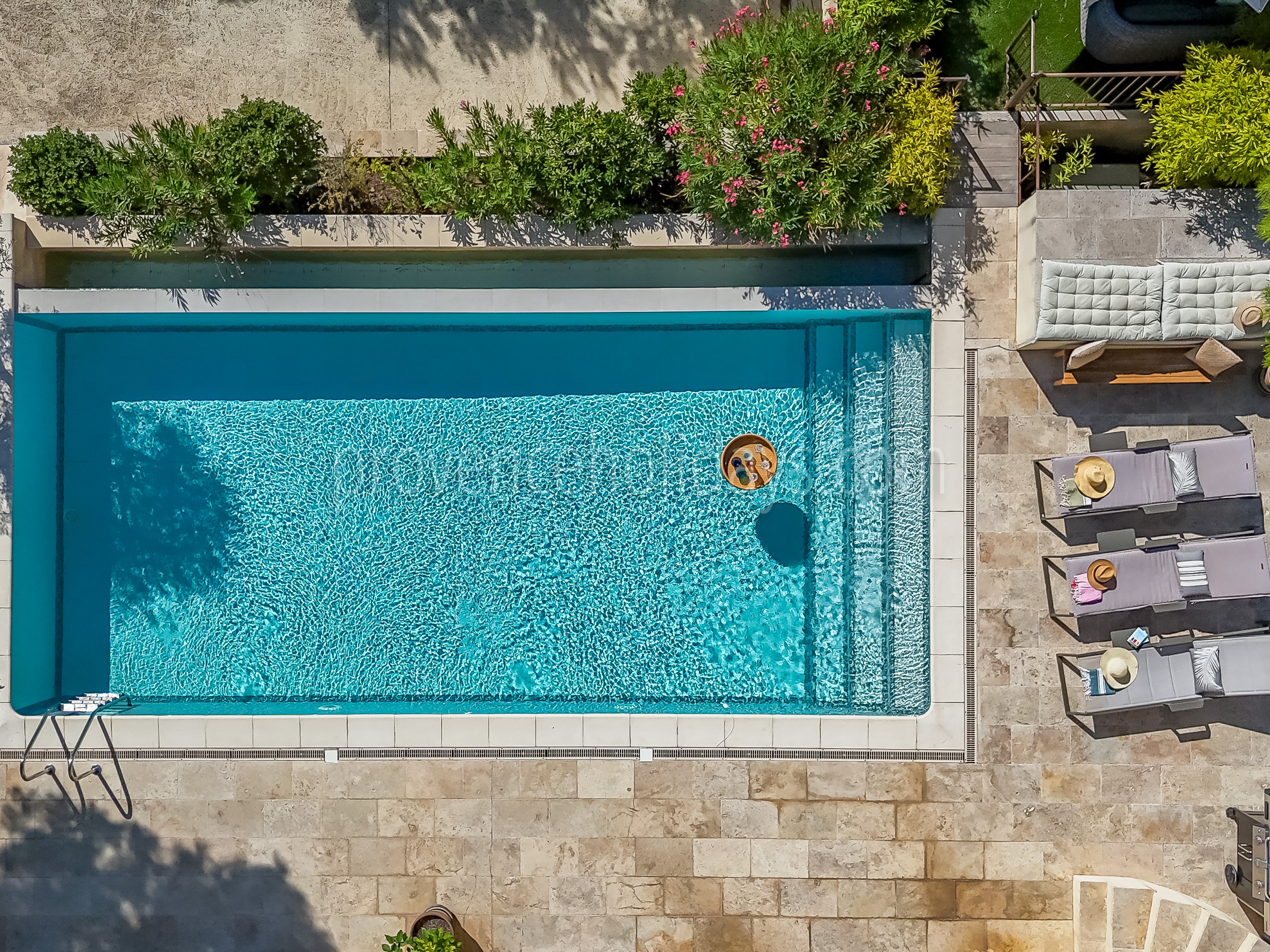 -1 - La Pinède: Villa: Pool