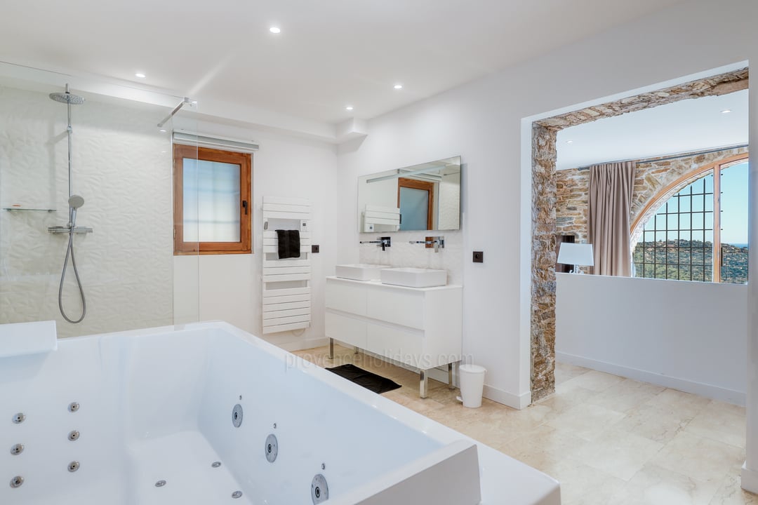 30 - Villa Blue Roc: Villa: Bathroom