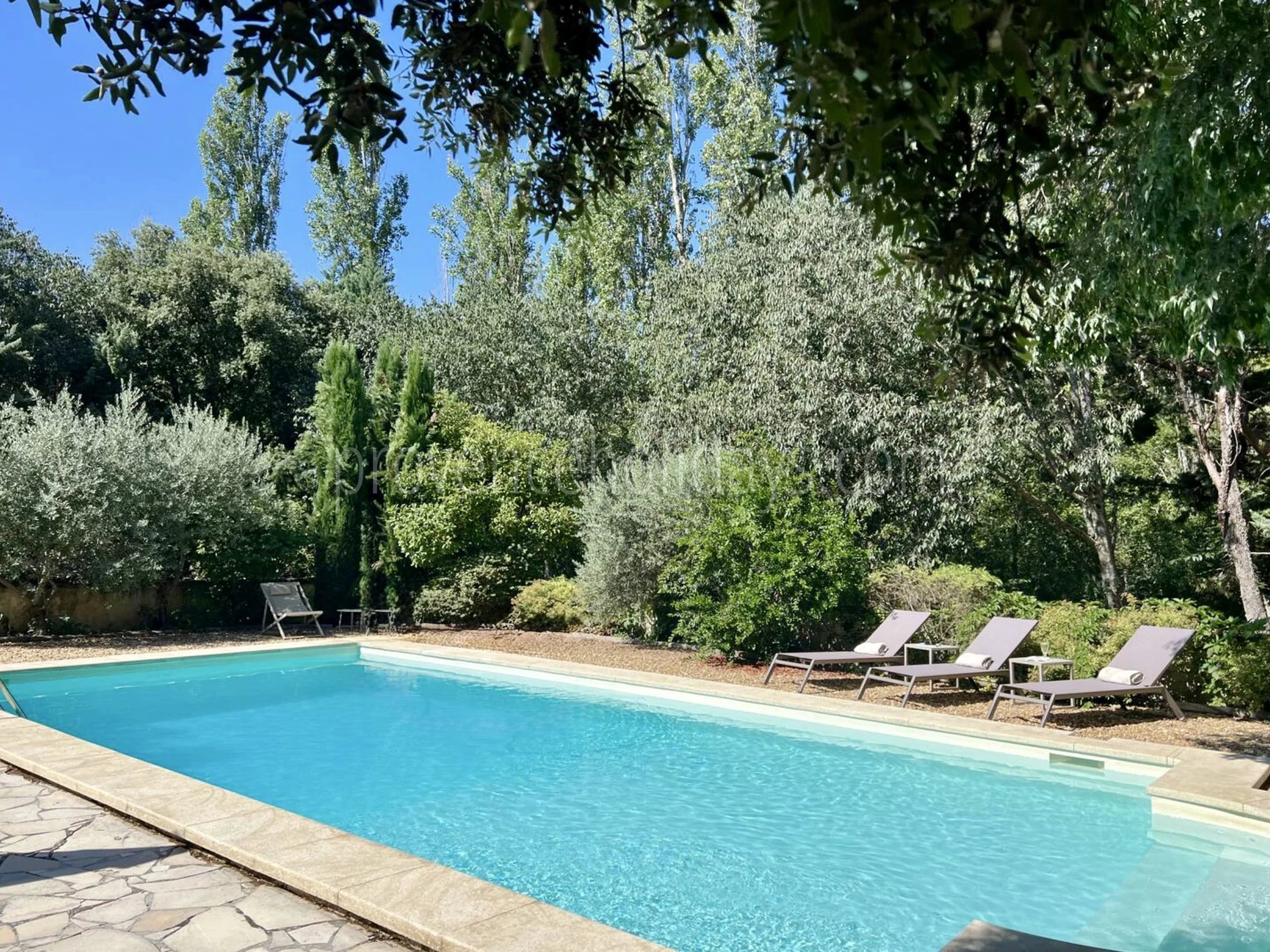 2 - Property with gîtes in Gordes: Villa: Pool