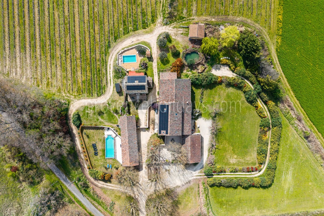 9 - Mas with pool in Bonnieux: Villa: Exterior