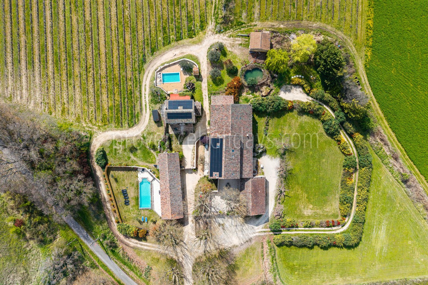 9 - Mas avec piscine à Bonnieux: Villa: Exterior