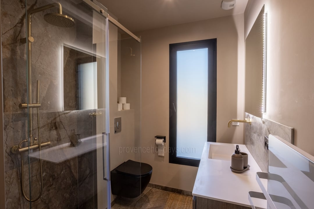 31 - Villa Bleue: Villa: Bathroom