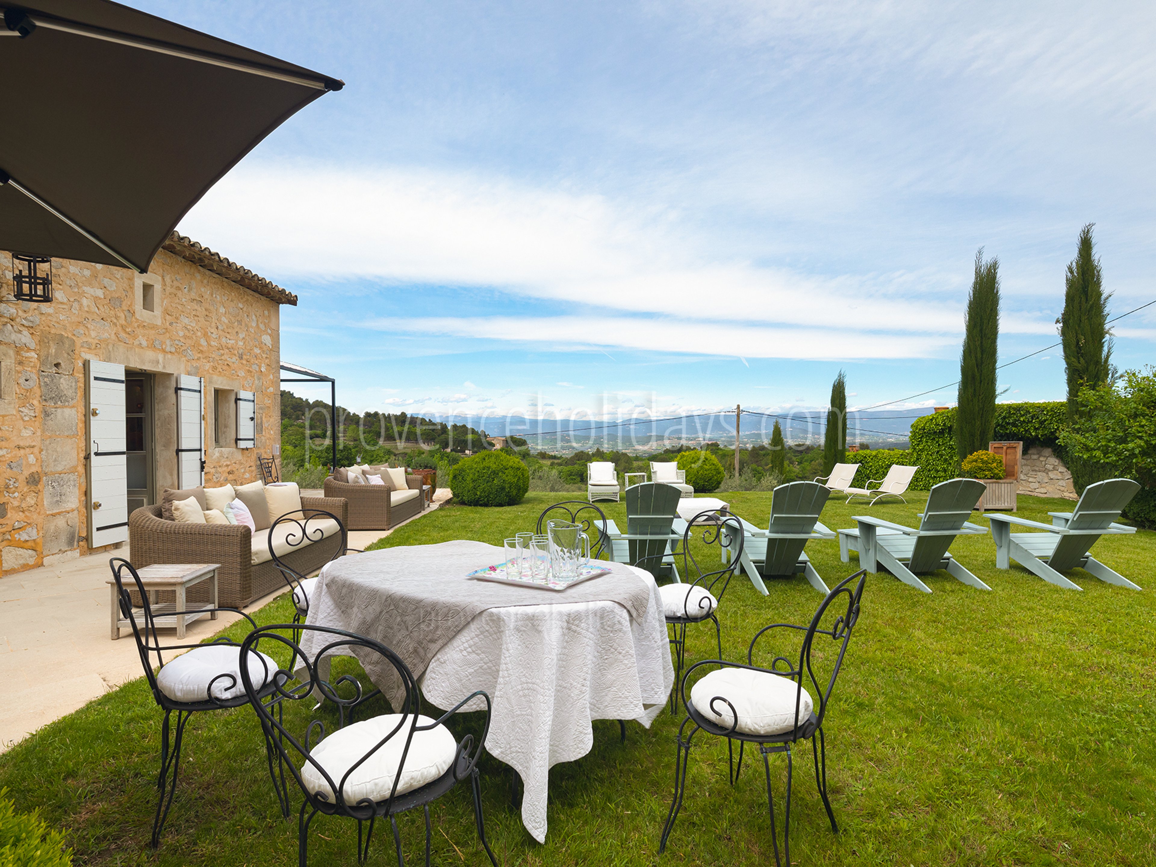 17 - Mas Trigaud: Villa: Exterior