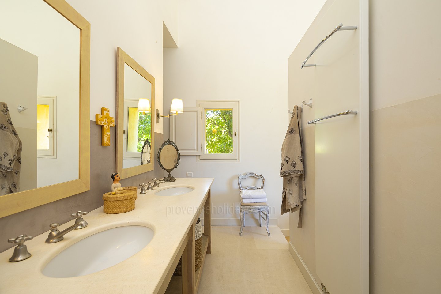 47 - Mas des Anges: Villa: Bathroom