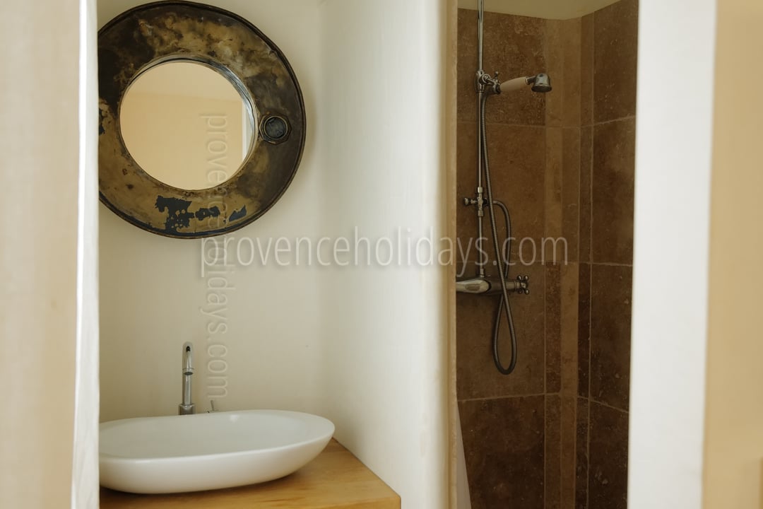 9 - Villa les Pins: Villa: Bathroom