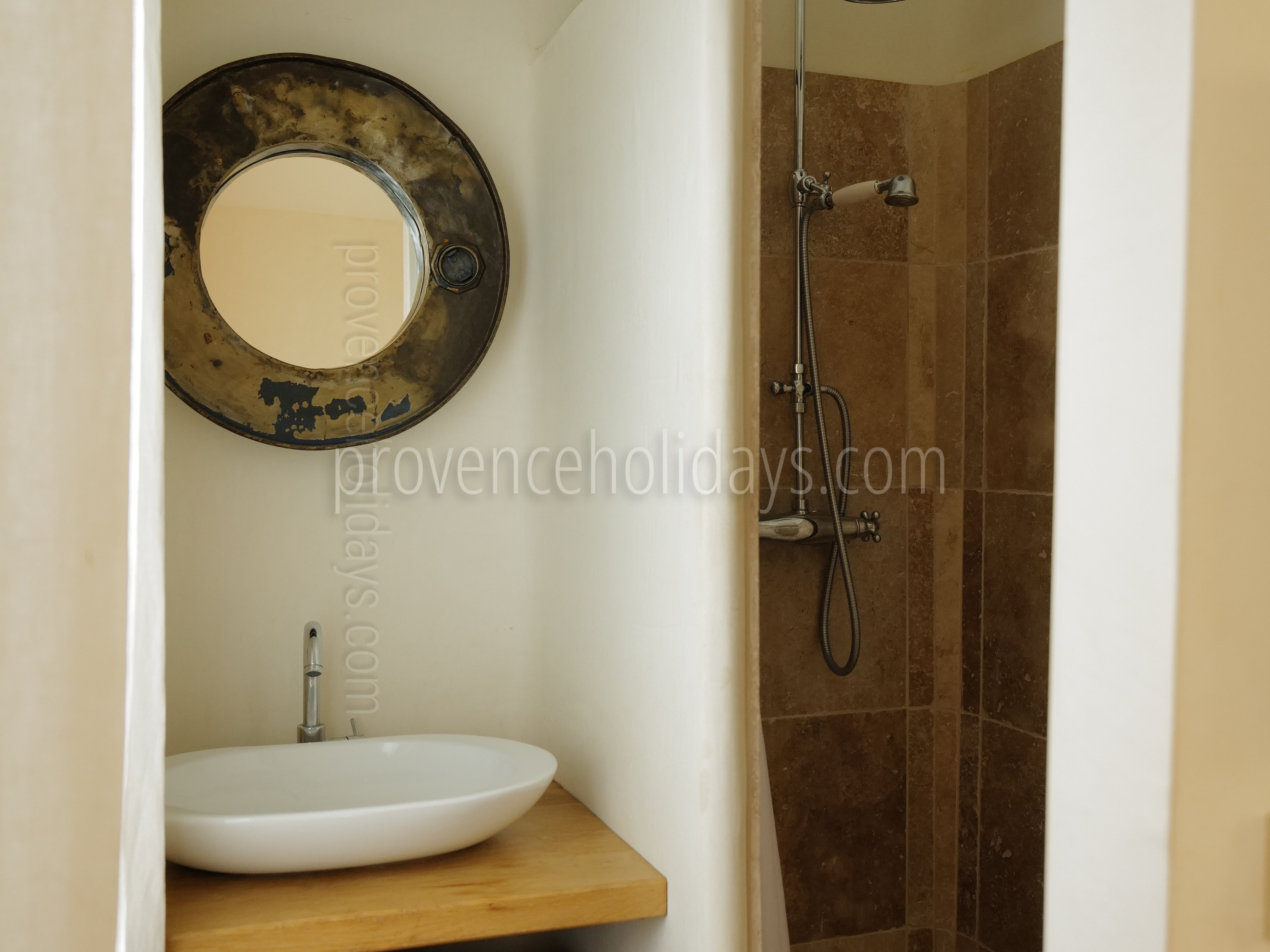 9 - Villa les Pins: Villa: Bathroom
