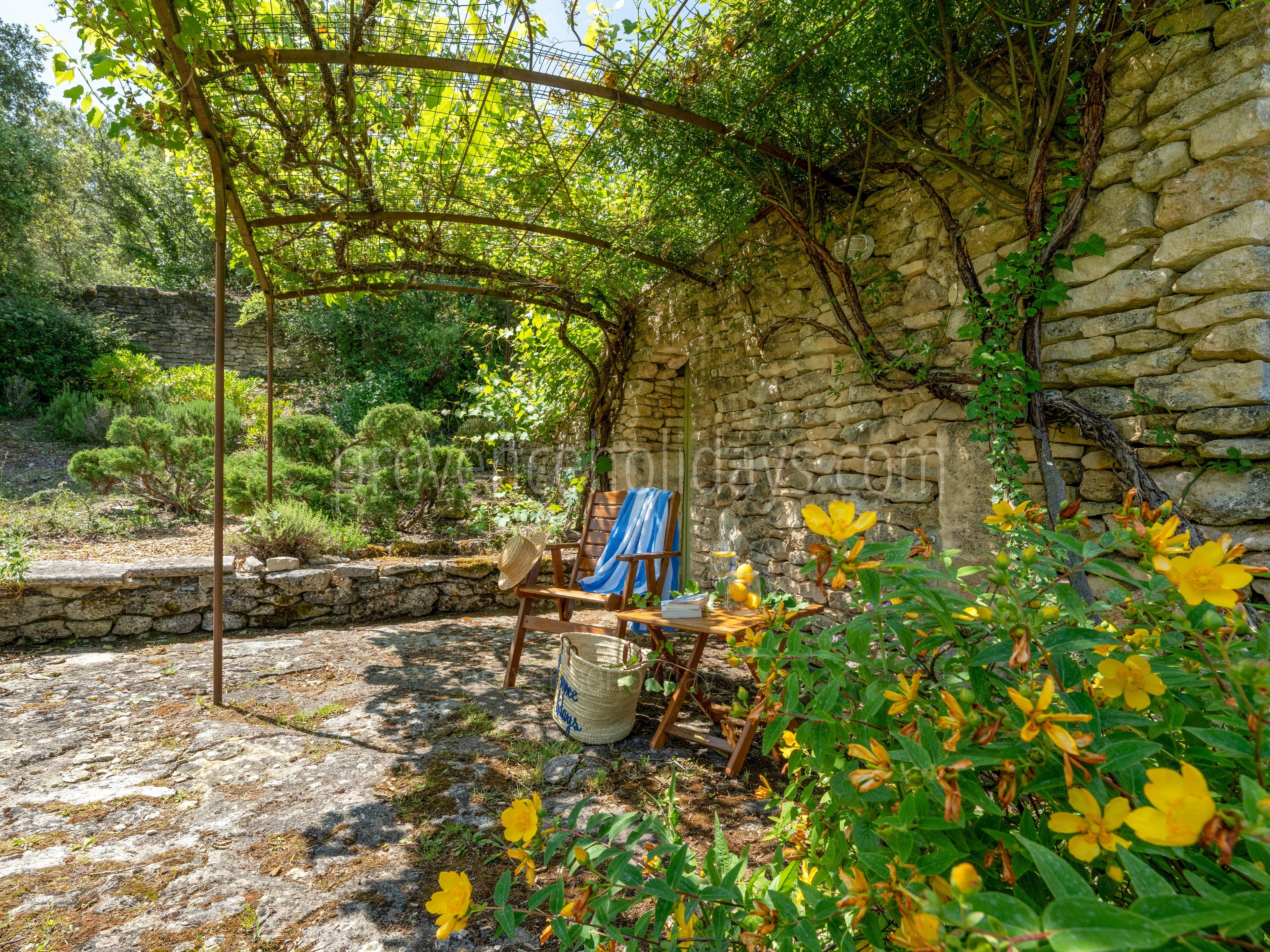 44 - Le Mas de Bonnieux: Villa: Exterior