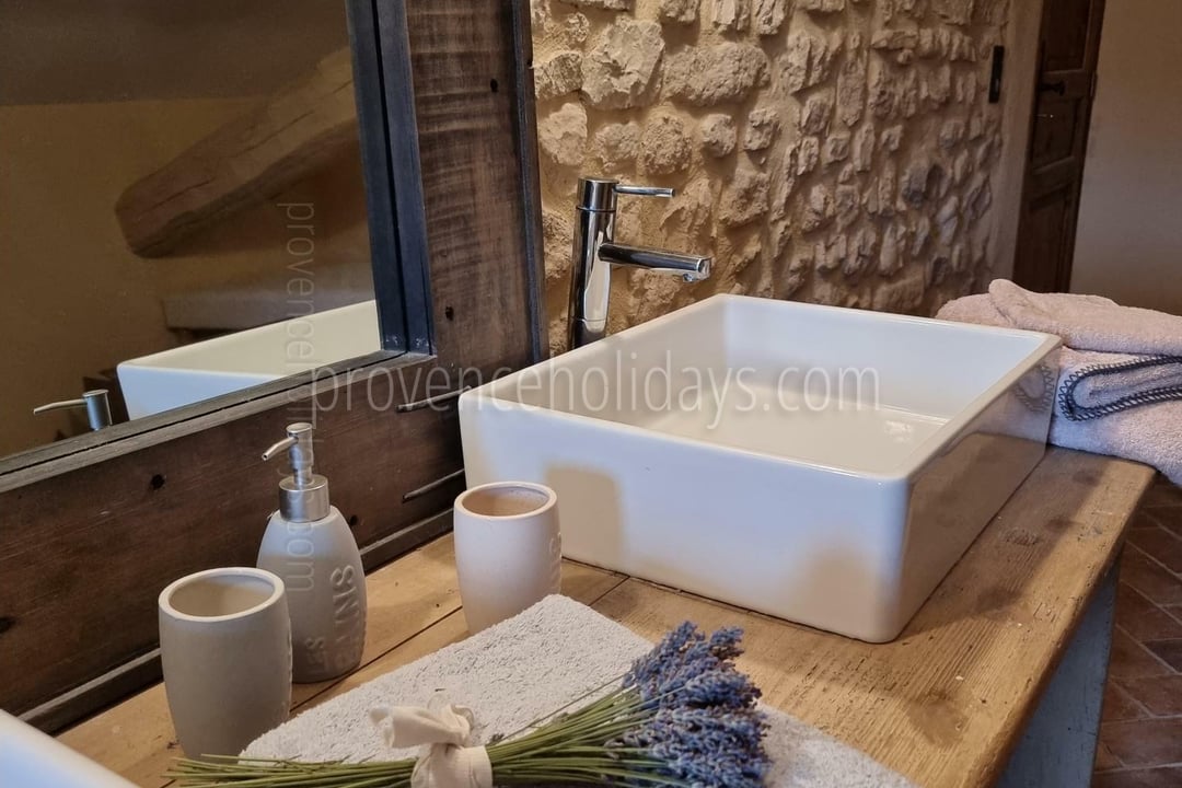 25 - Mas Cerisiers: Villa: Bathroom