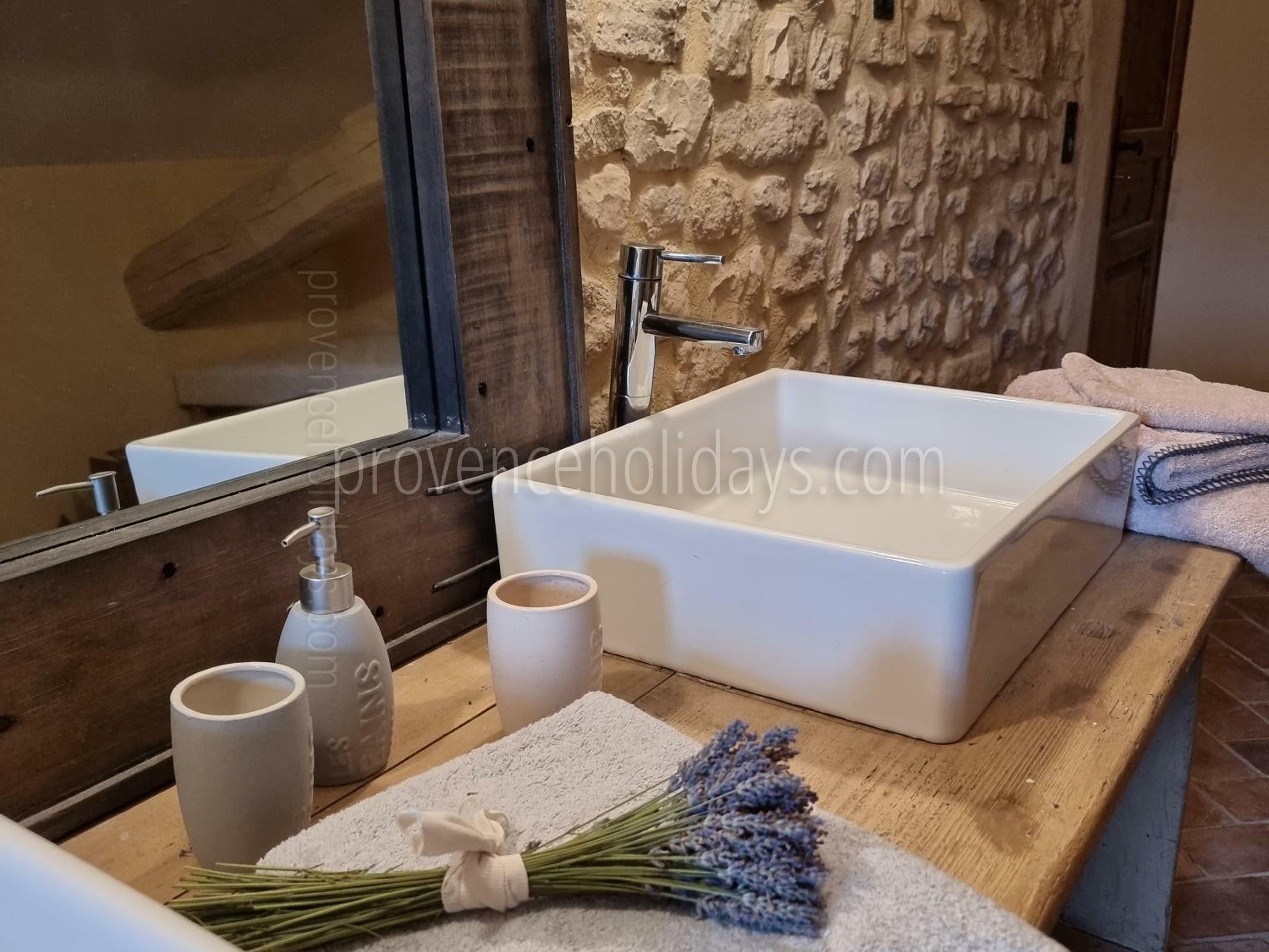 25 - Mas Cerisiers: Villa: Bathroom