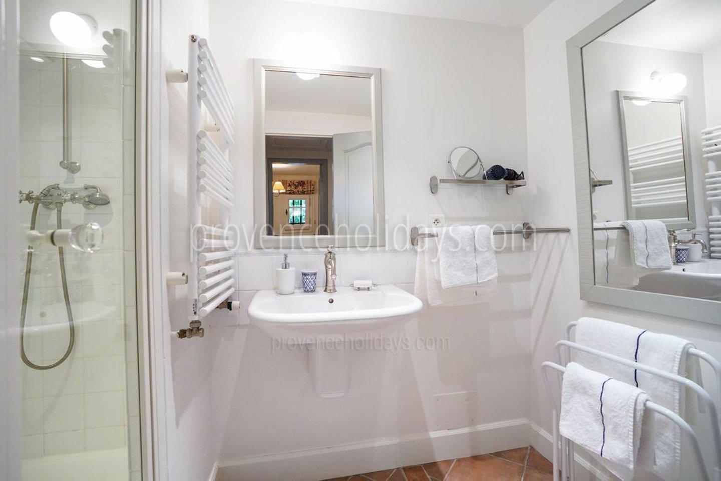 29 - Mas Saint-Andiol: Villa: Bathroom