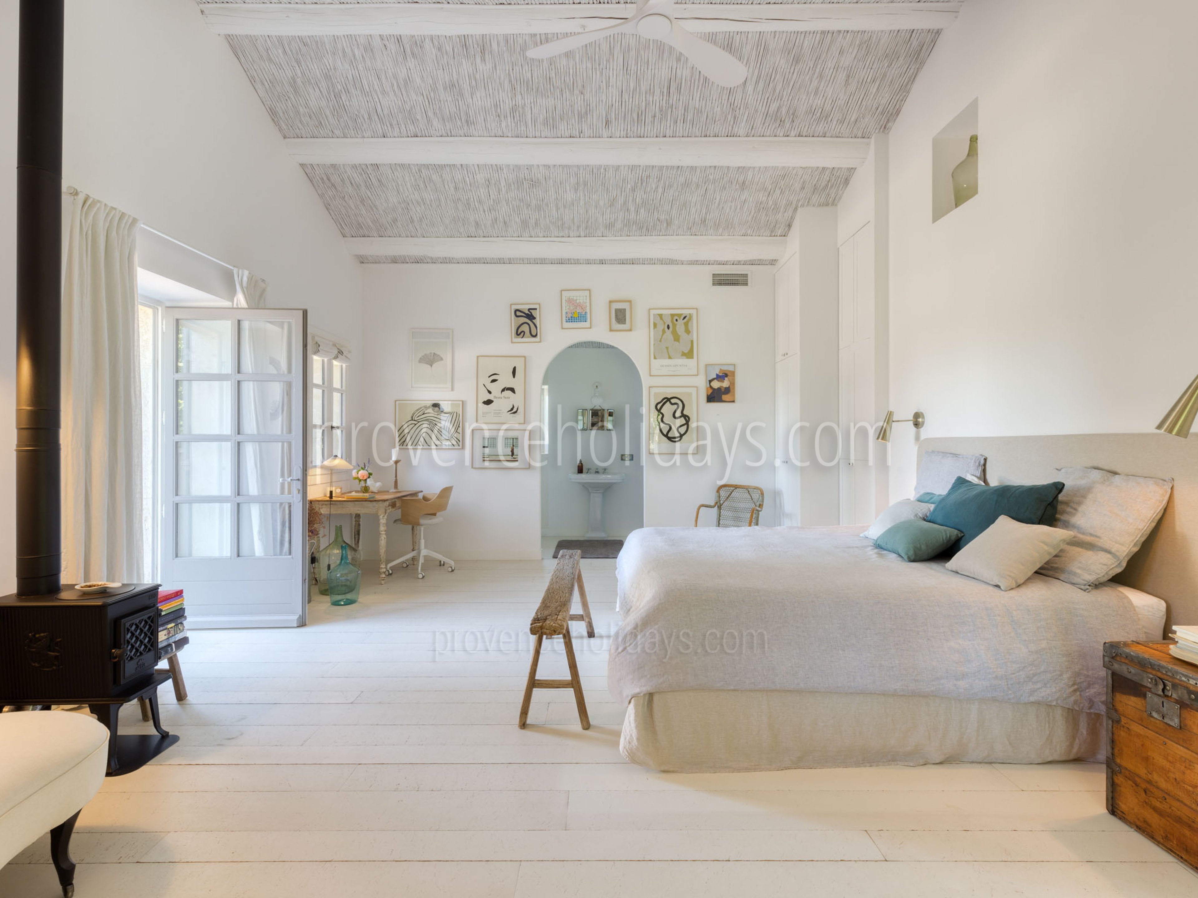 4 - Mas Province: Villa: Bedroom