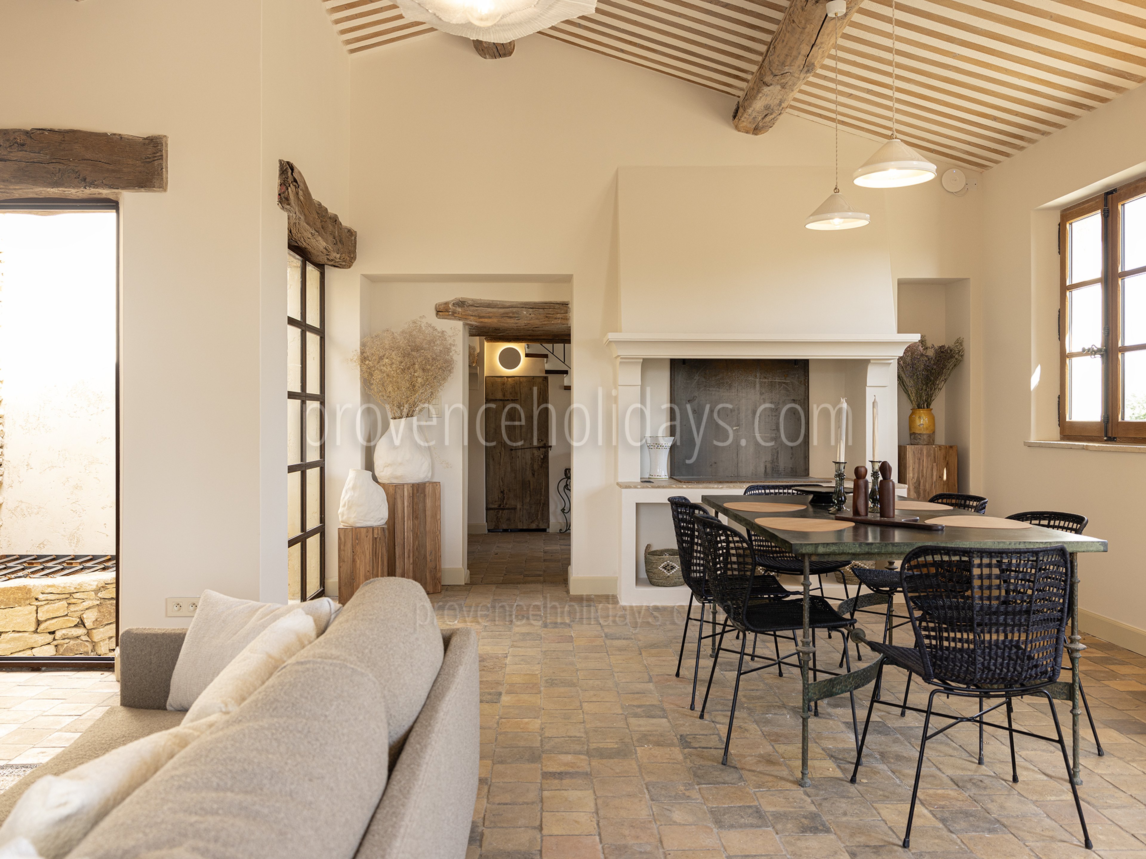 16 - Mas du Rocher: Villa: Interior