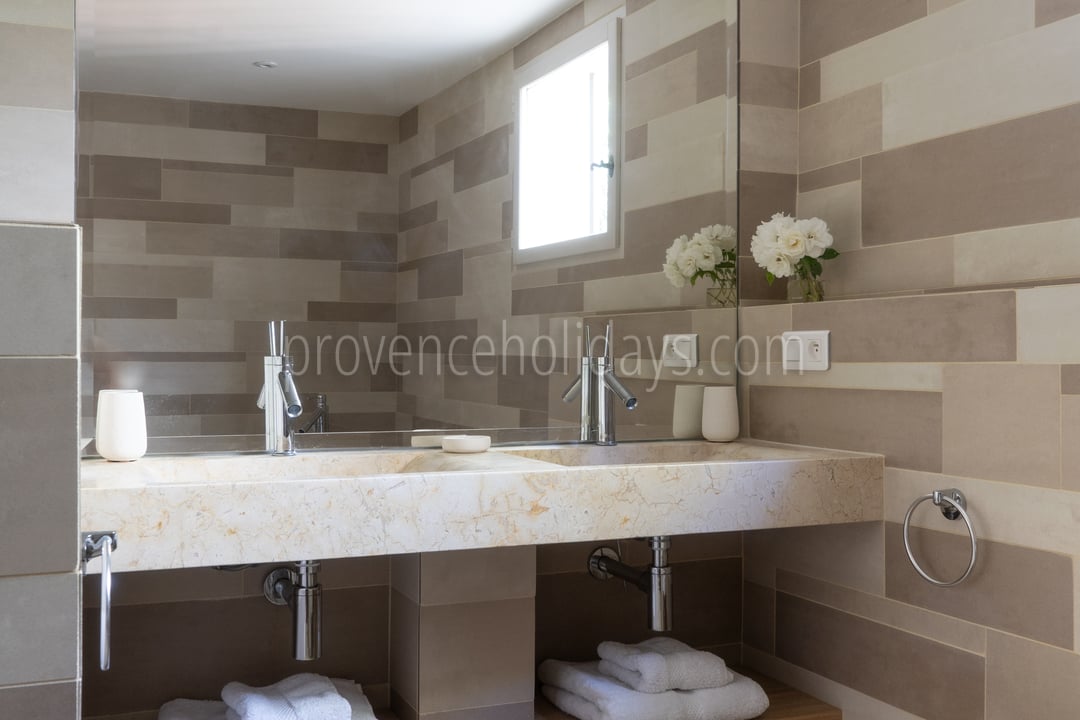 26 - Mas des Aupiho: Villa: Bathroom