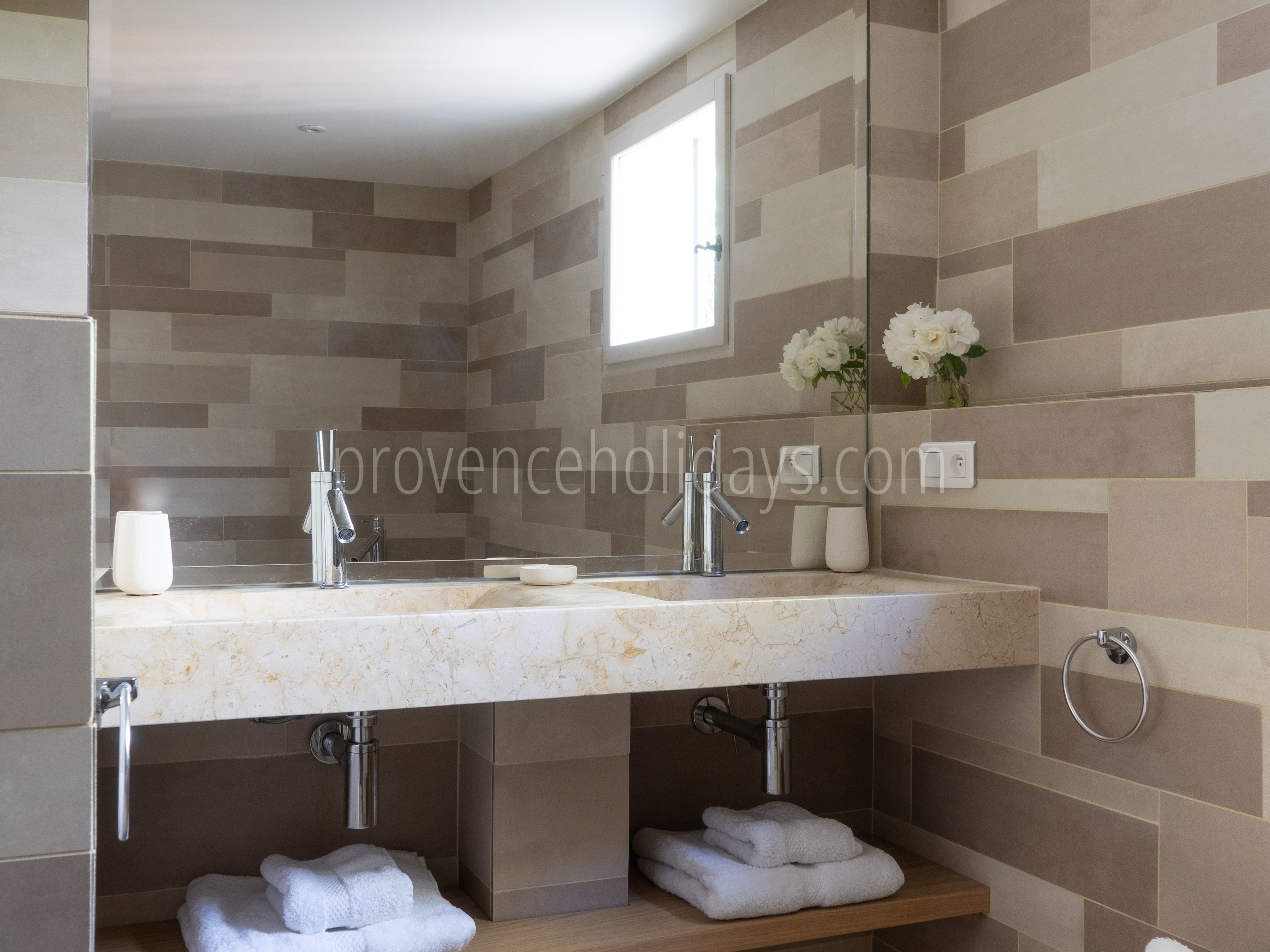 26 - Mas des Aupiho: Villa: Bathroom