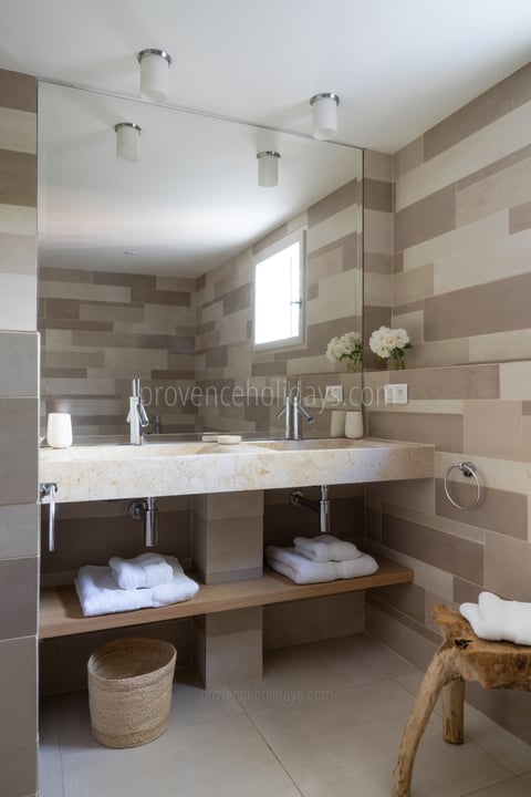 26 - Mas des Aupiho: Villa: Bathroom