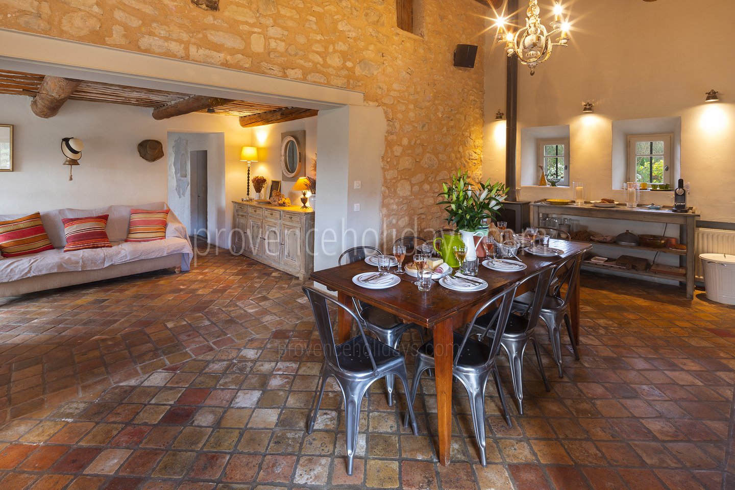 81 - Mas des Lavandes: Villa: Interior