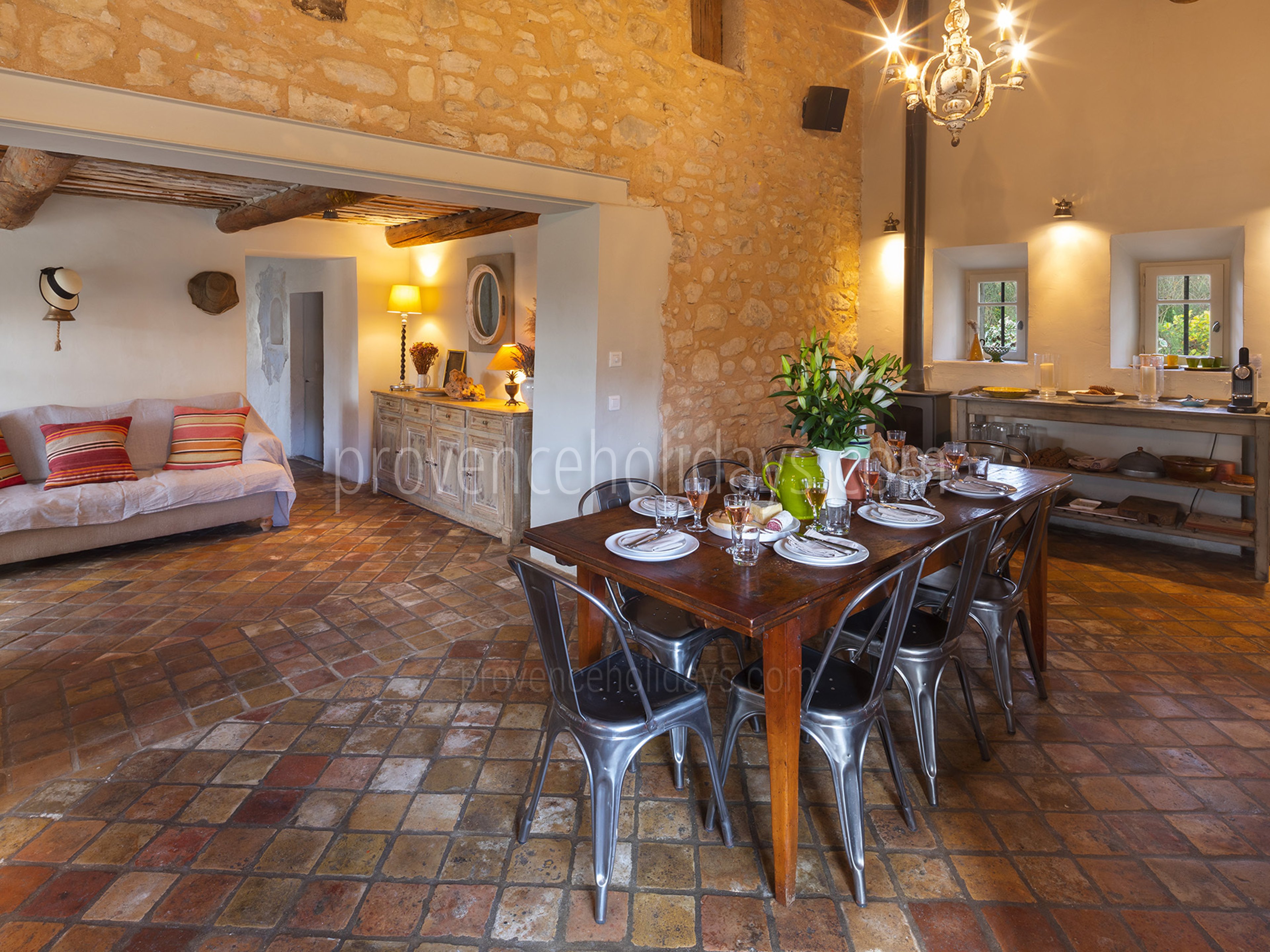 81 - Mas des Lavandes: Villa: Interior