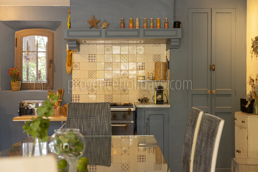 8 - Mas du Rosier: Villa: Interior