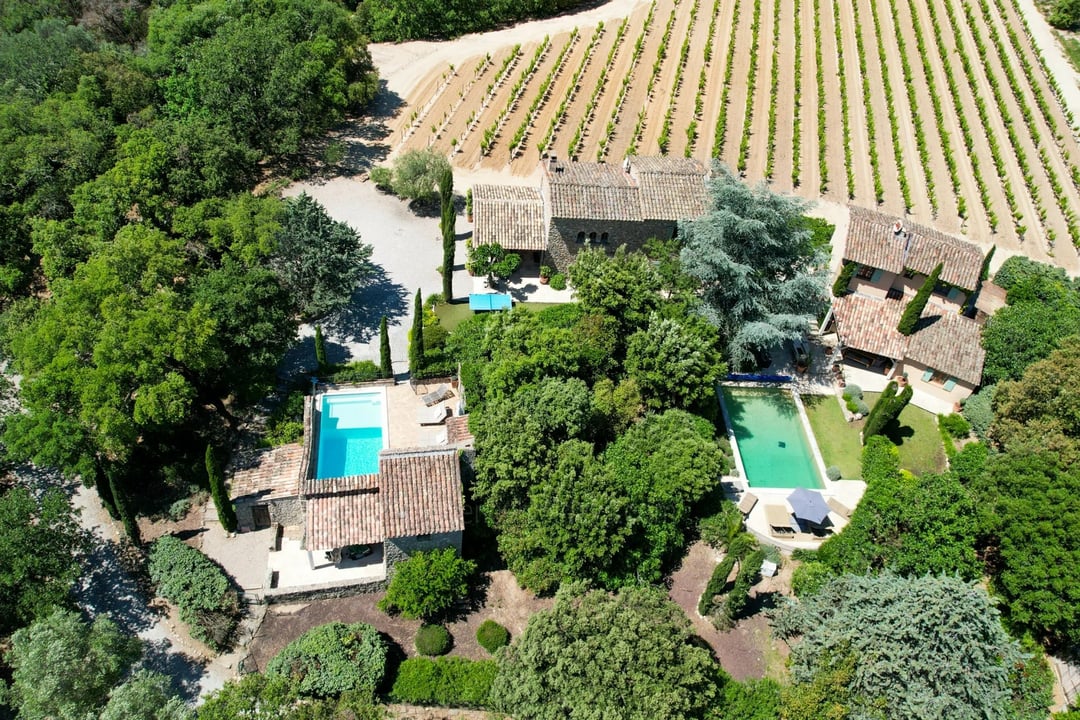 Three renovated bastides just ten minutes from Saint-Tropez.