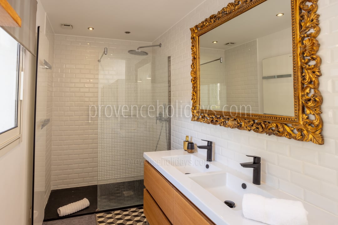 13 - Villa Clémentine: Villa: Bathroom