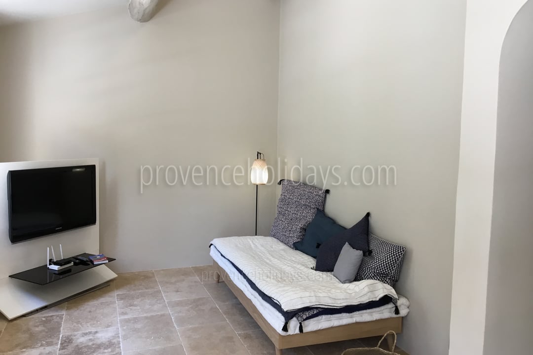 45 - Le Mas Provençal: Villa: Bedroom
