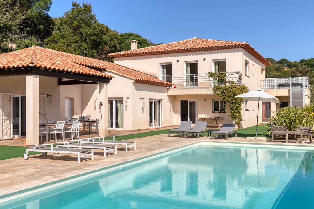 17 - Villa Harmonie de Gigaro: Villa: Pool