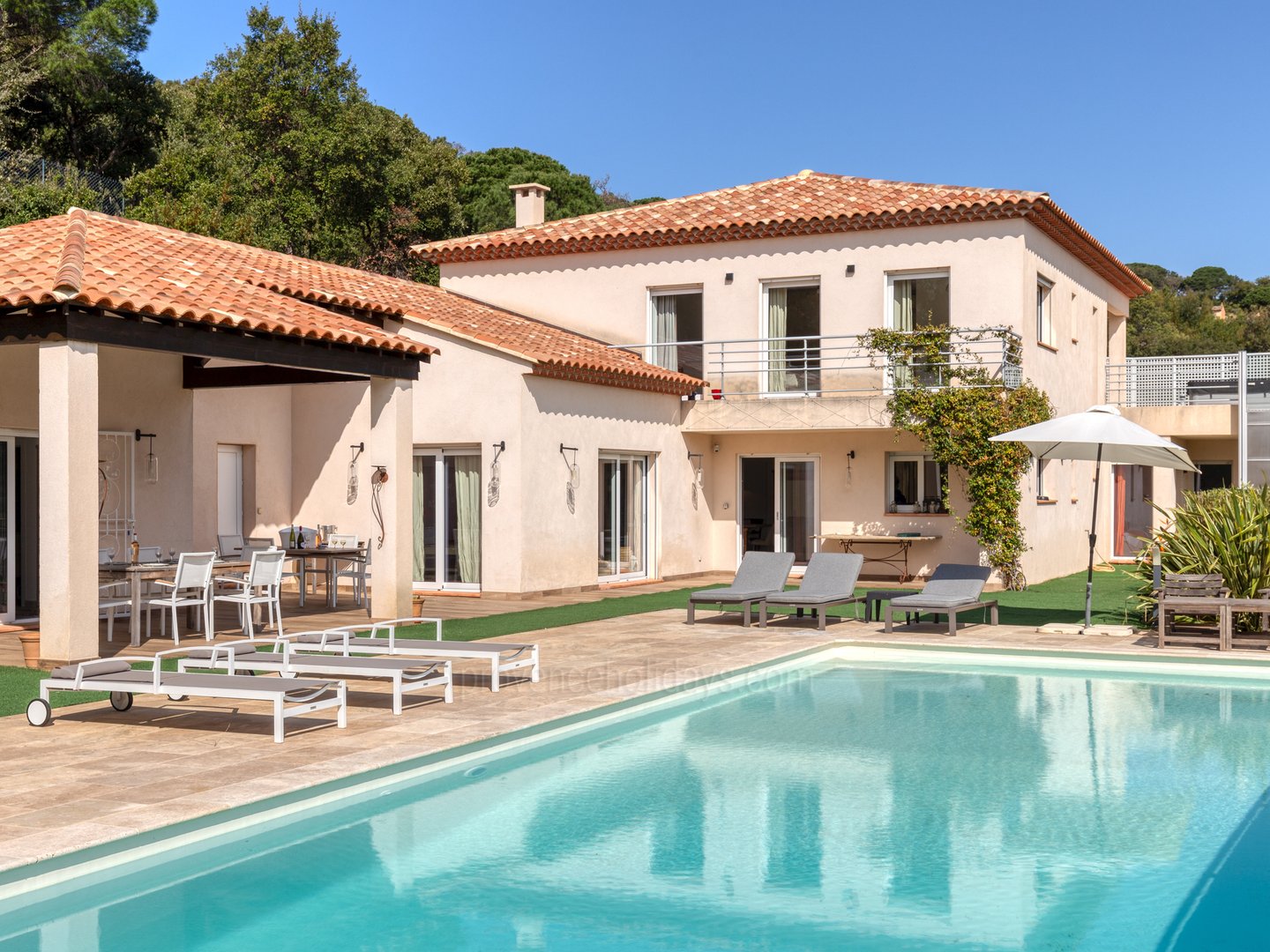 17 - Villa Harmonie de Gigaro: Villa: Pool