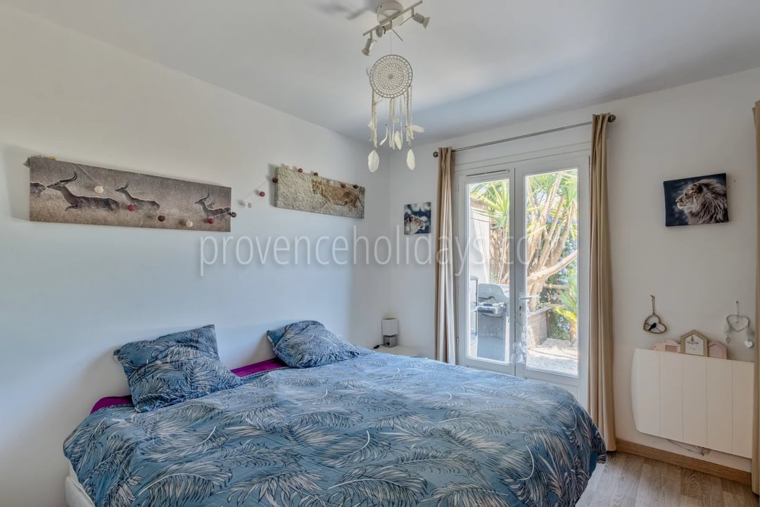 22 - Quiet house in Gassin: Villa: Bedroom