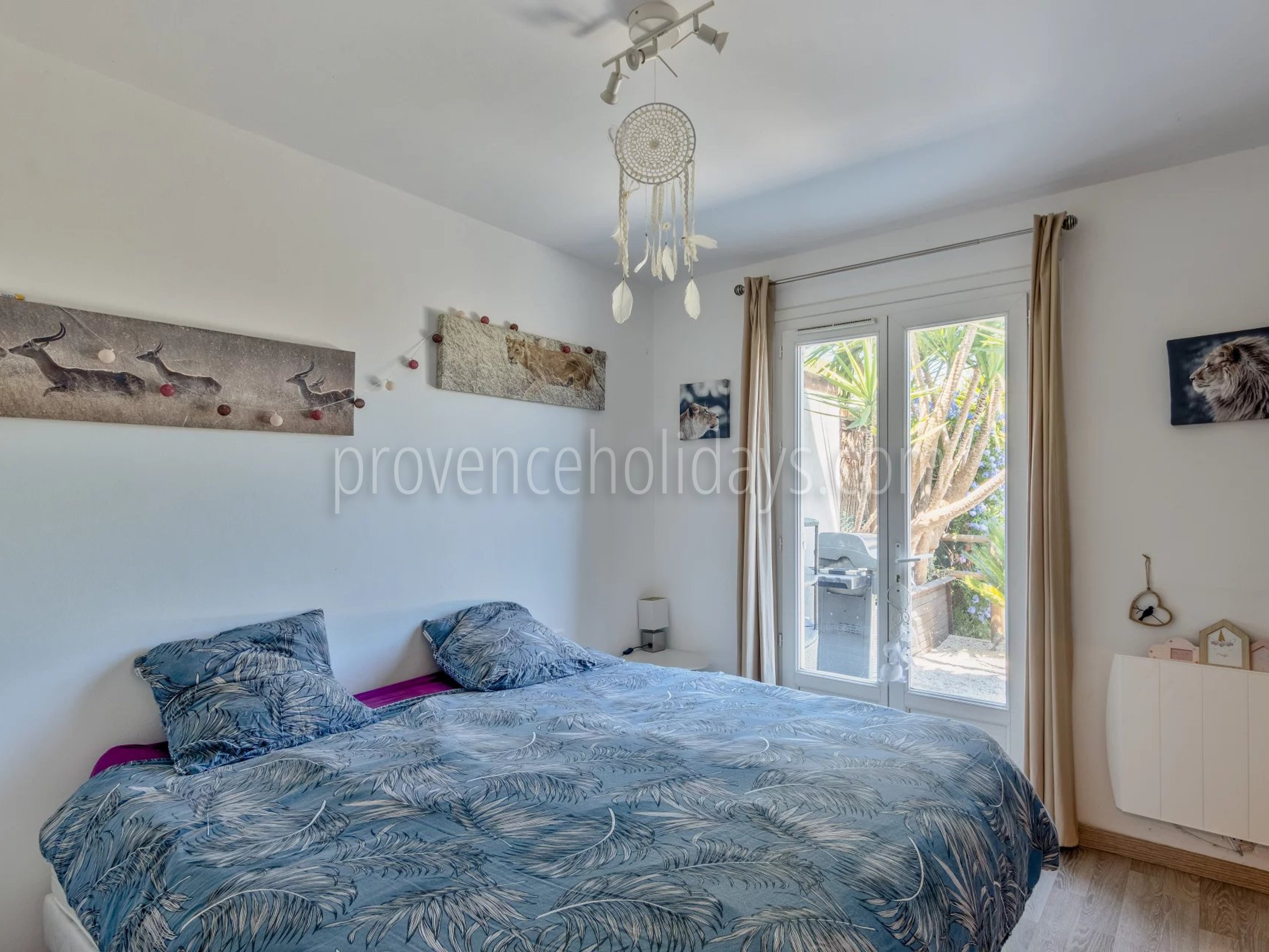 22 - Quiet house in Gassin: Villa: Bedroom