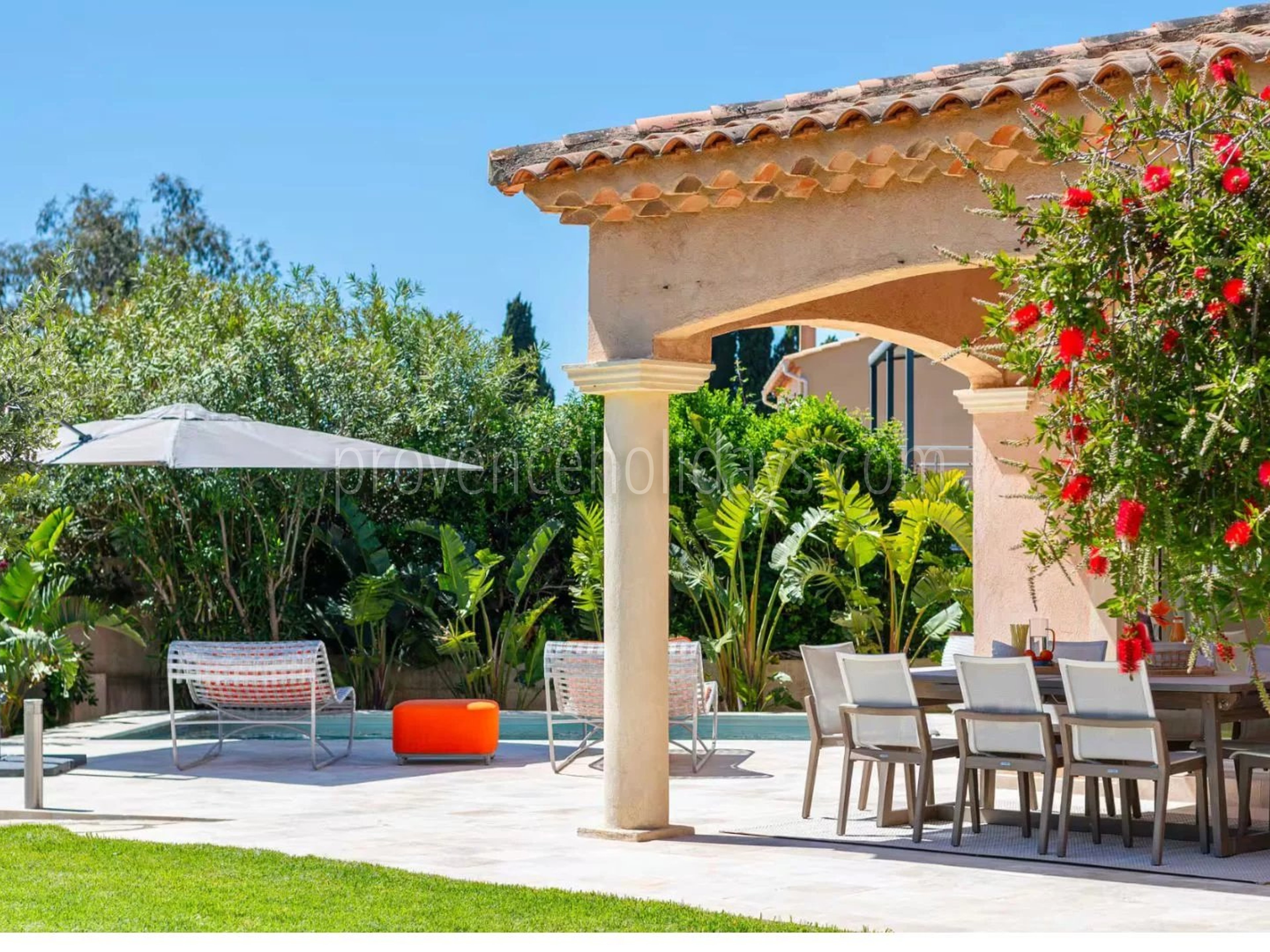 1 - Villa in Port de Miramar in La Londe-les-Maures: Villa: Exterior
