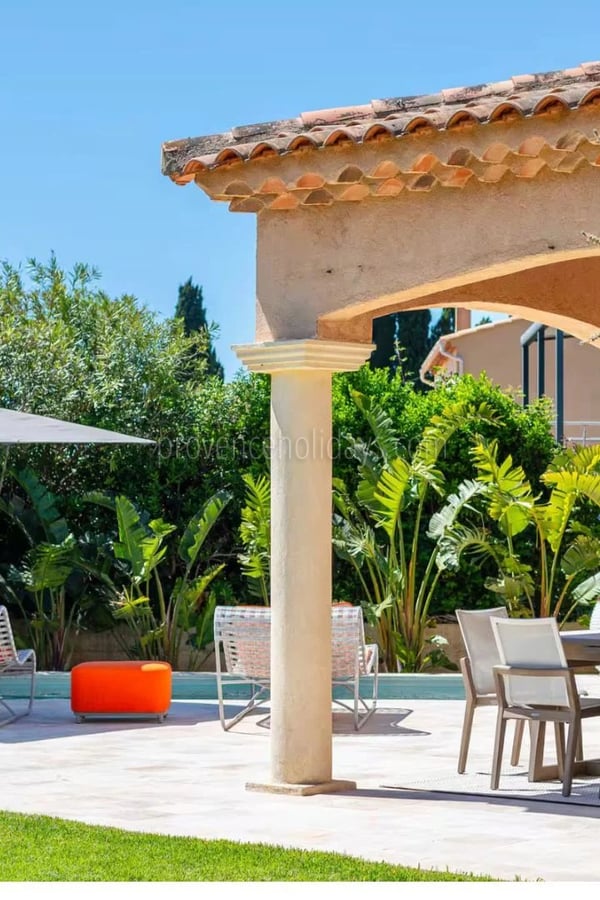 1 - EXCEPTIONAL LOCATION, BEACHFRONT VILLA: Villa: Exterior