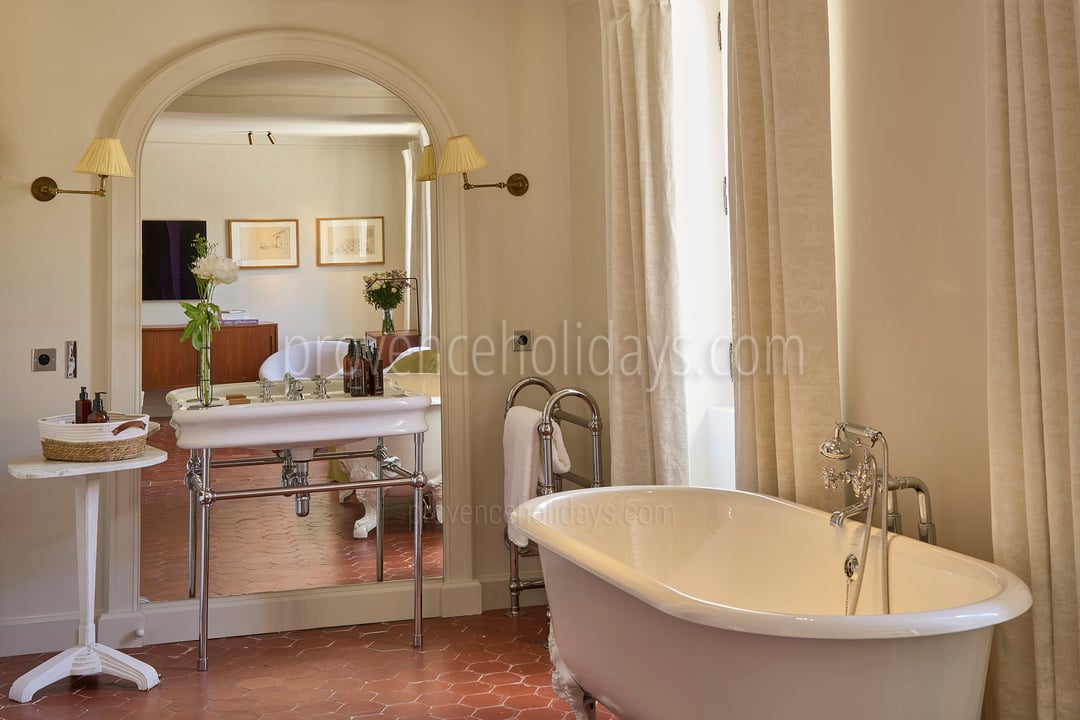 63 - Maison Tourelle: Villa: Bathroom