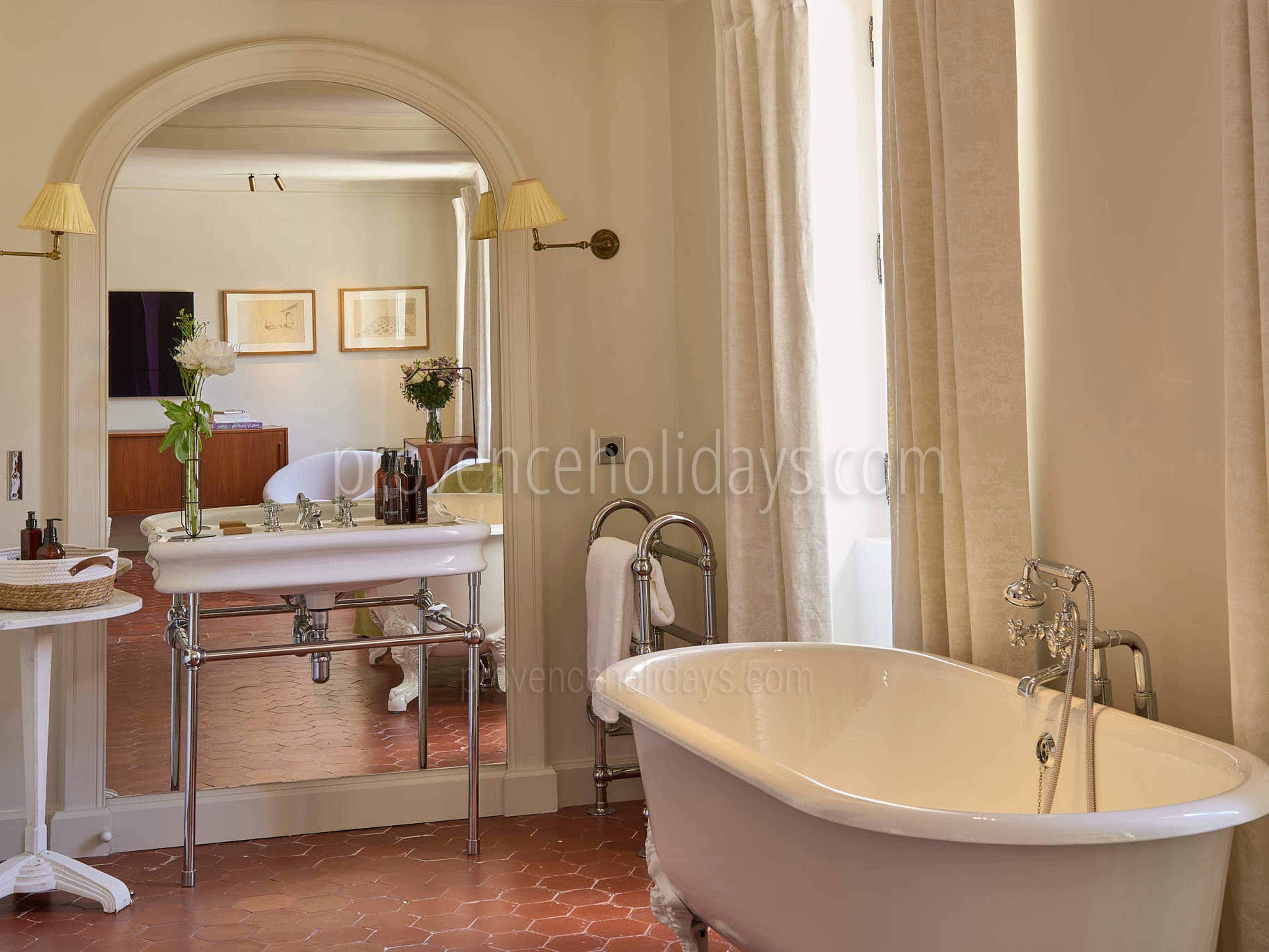 63 - Maison Tourelle: Villa: Bathroom