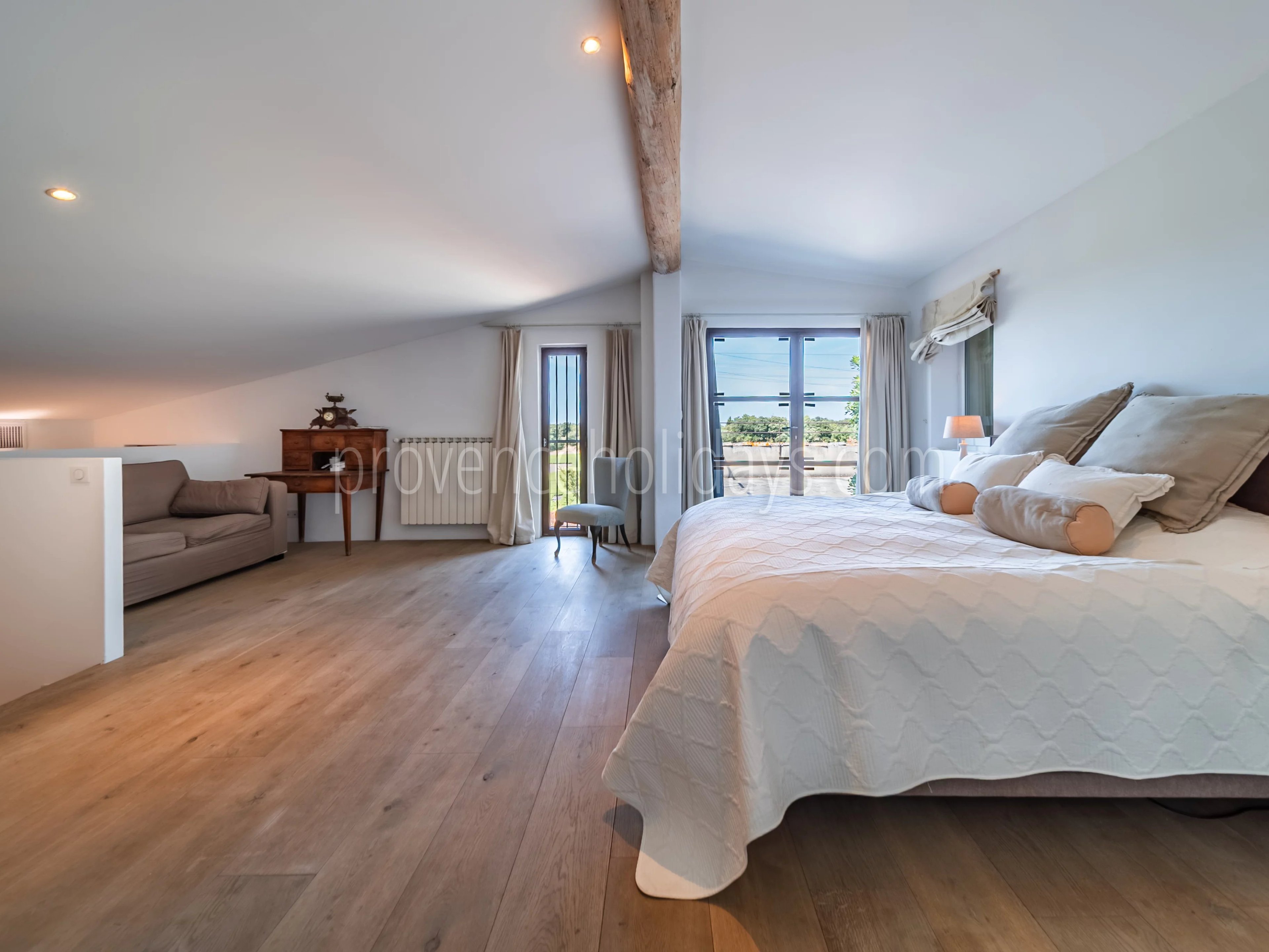 14 - Hameau en pierre à L\'Isle-sur-la-Sorgue: Villa: Bedroom