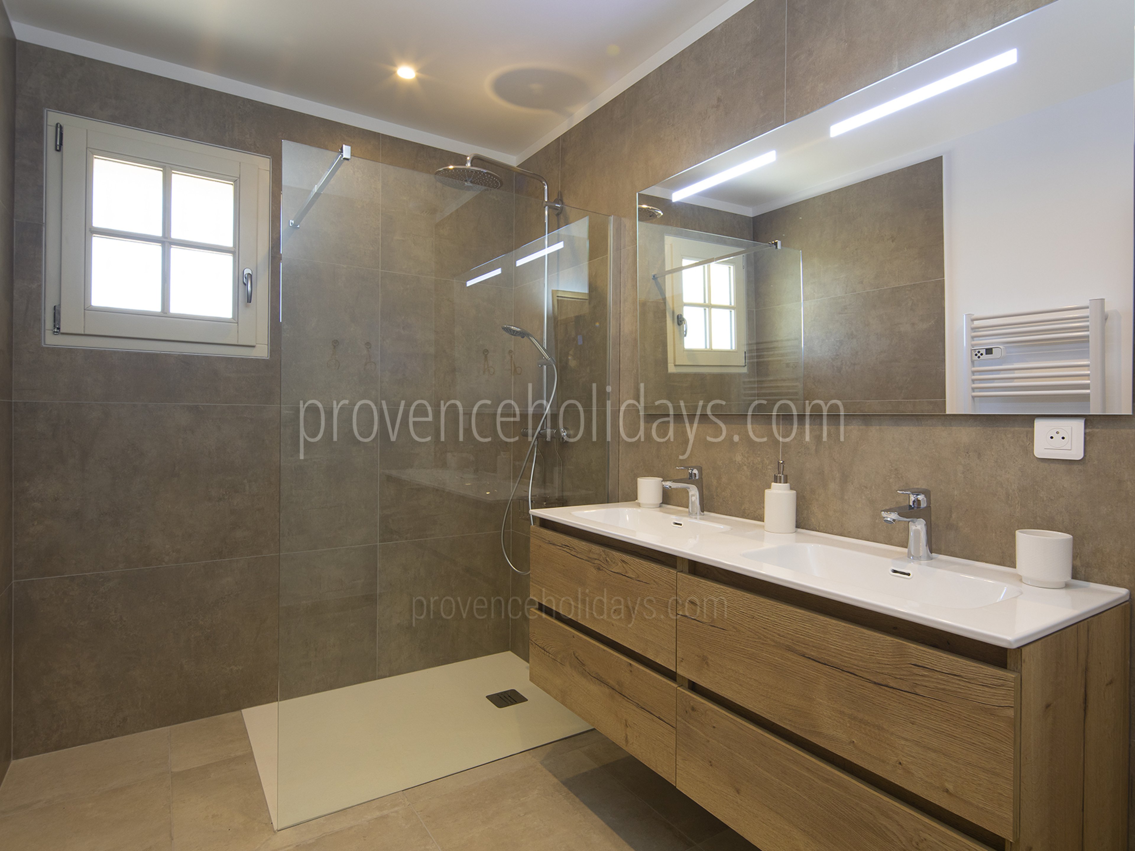 11 - Mas de Fontblanche: Villa: Bathroom