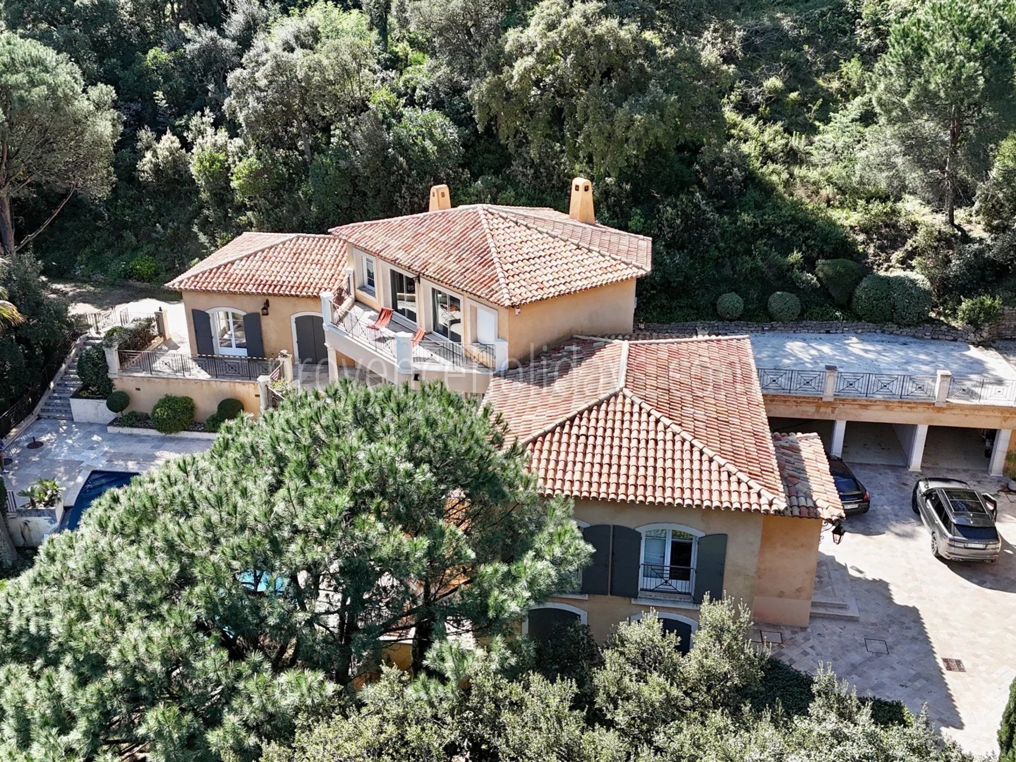 5 - Villa mit Kamin in Cavalaire-sur-Mer: Villa: Exterior