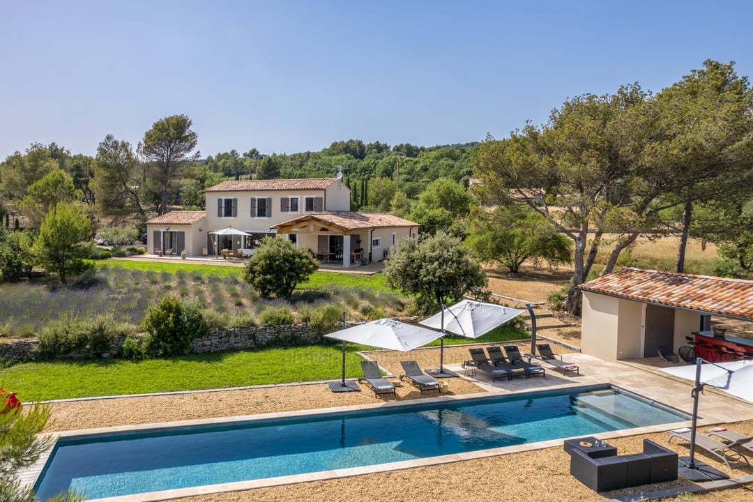 Charming holiday rental with a heated pool in the Luberon