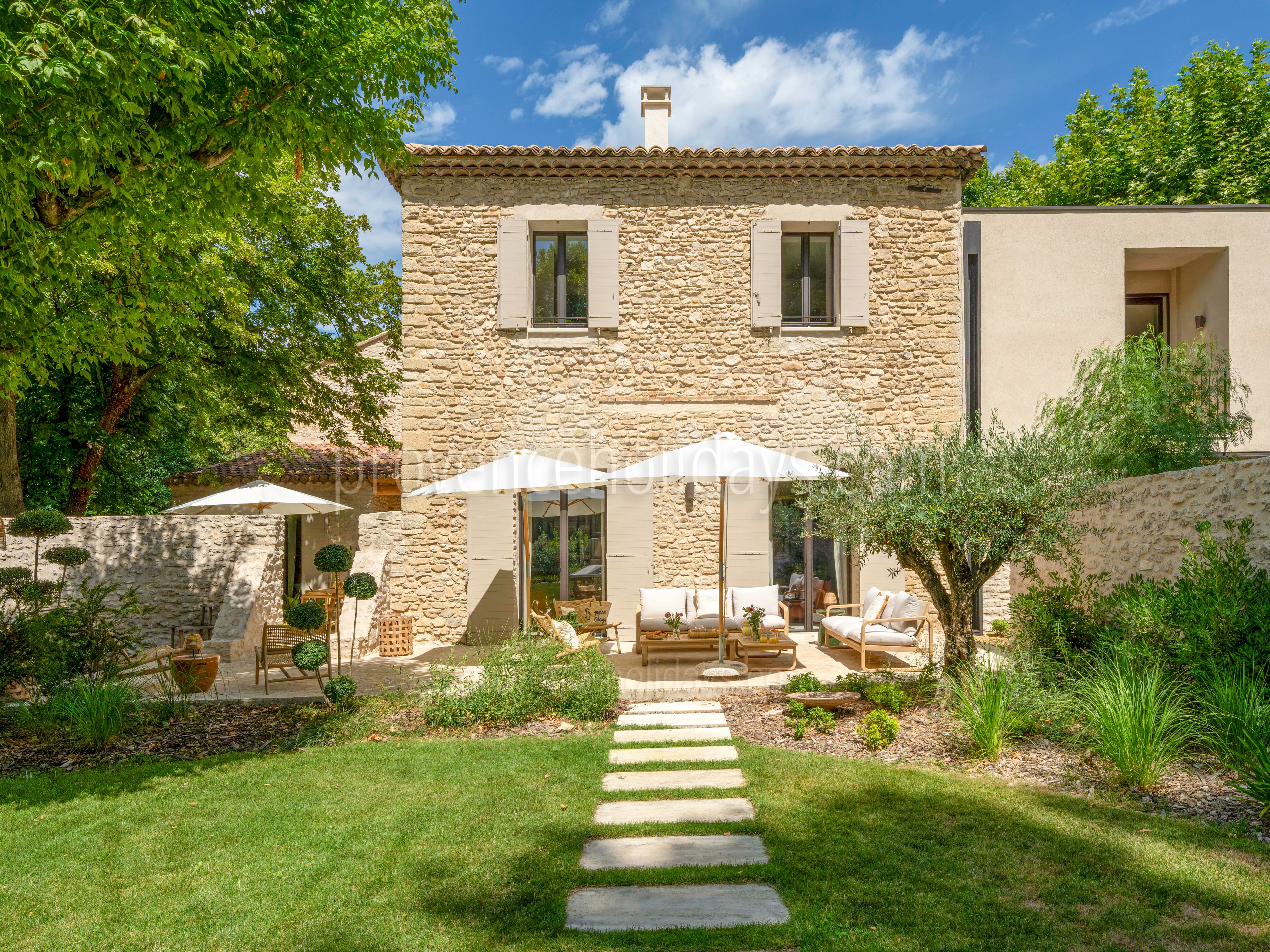 50 - Domaine de la Sorgue: Villa: Exterior