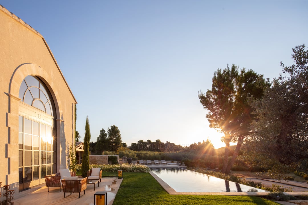 21 - La Bastide de Maussane: Villa: Exterior