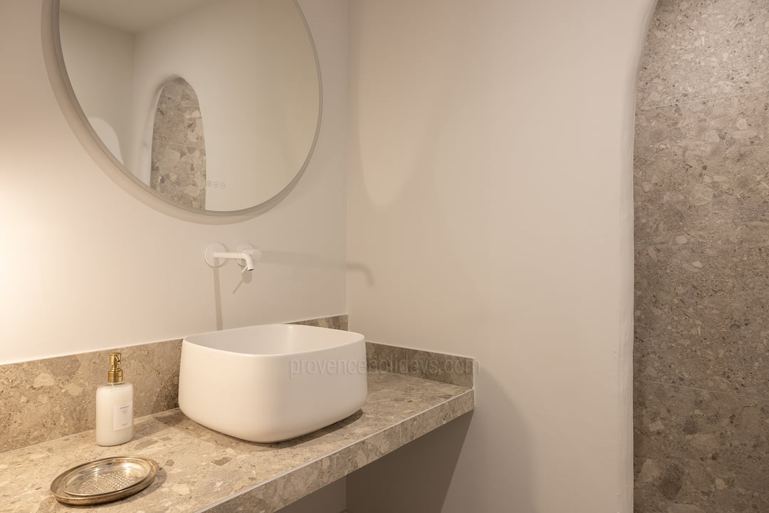 25 - Mas des Chênes Blancs: Villa: Bathroom