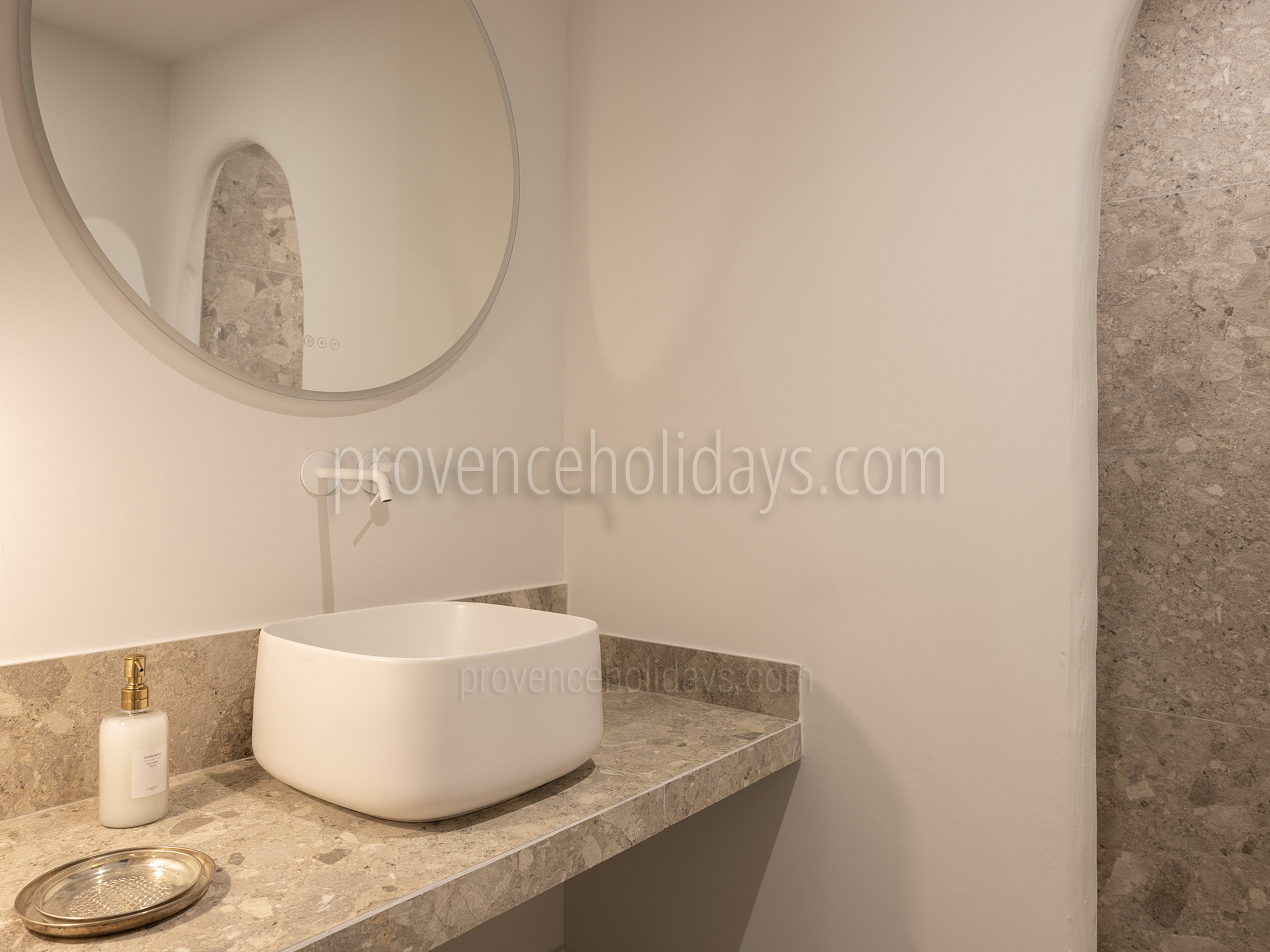 26 - Mas des Chênes Blancs: Villa: Bathroom